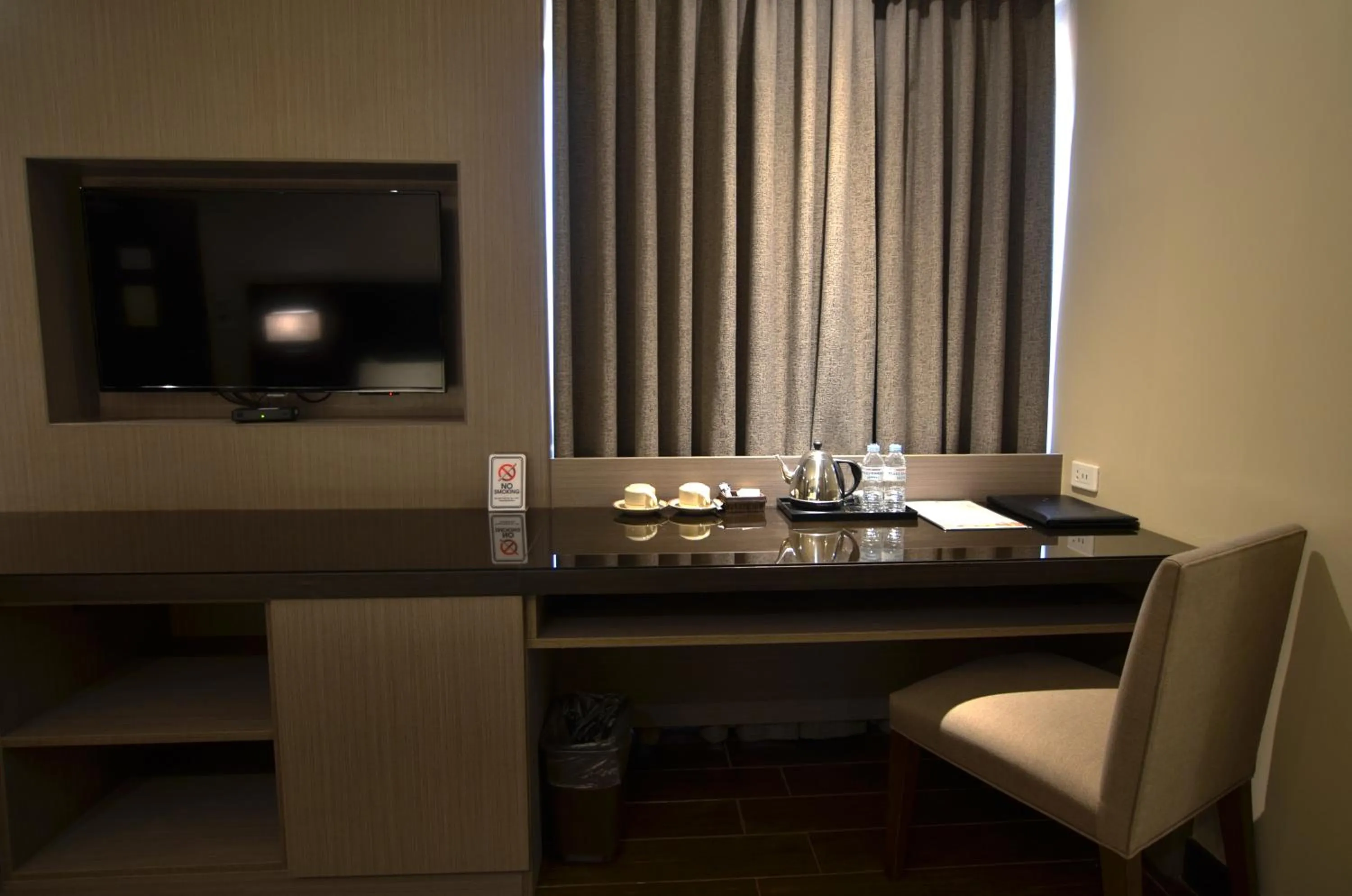 Coffee/tea facilities in Pearl Garden Hotel