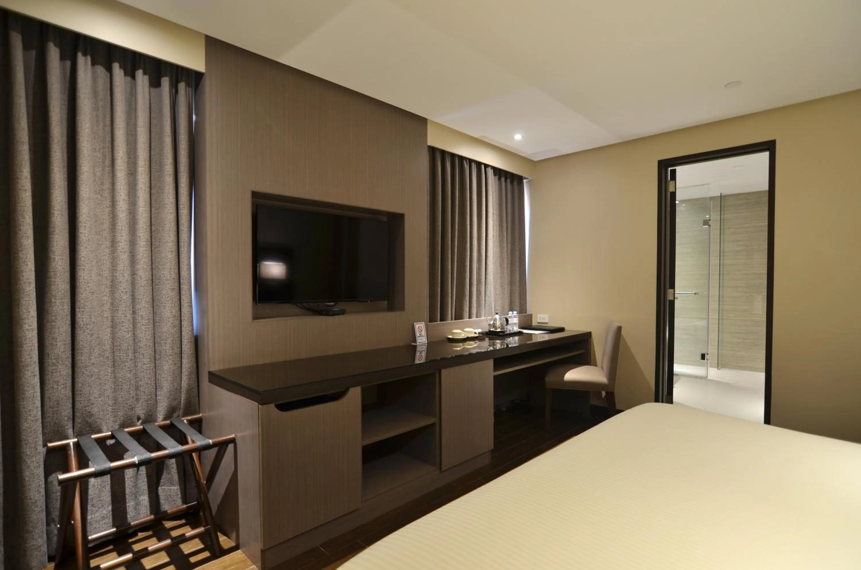 Bed in Pearl Garden Hotel