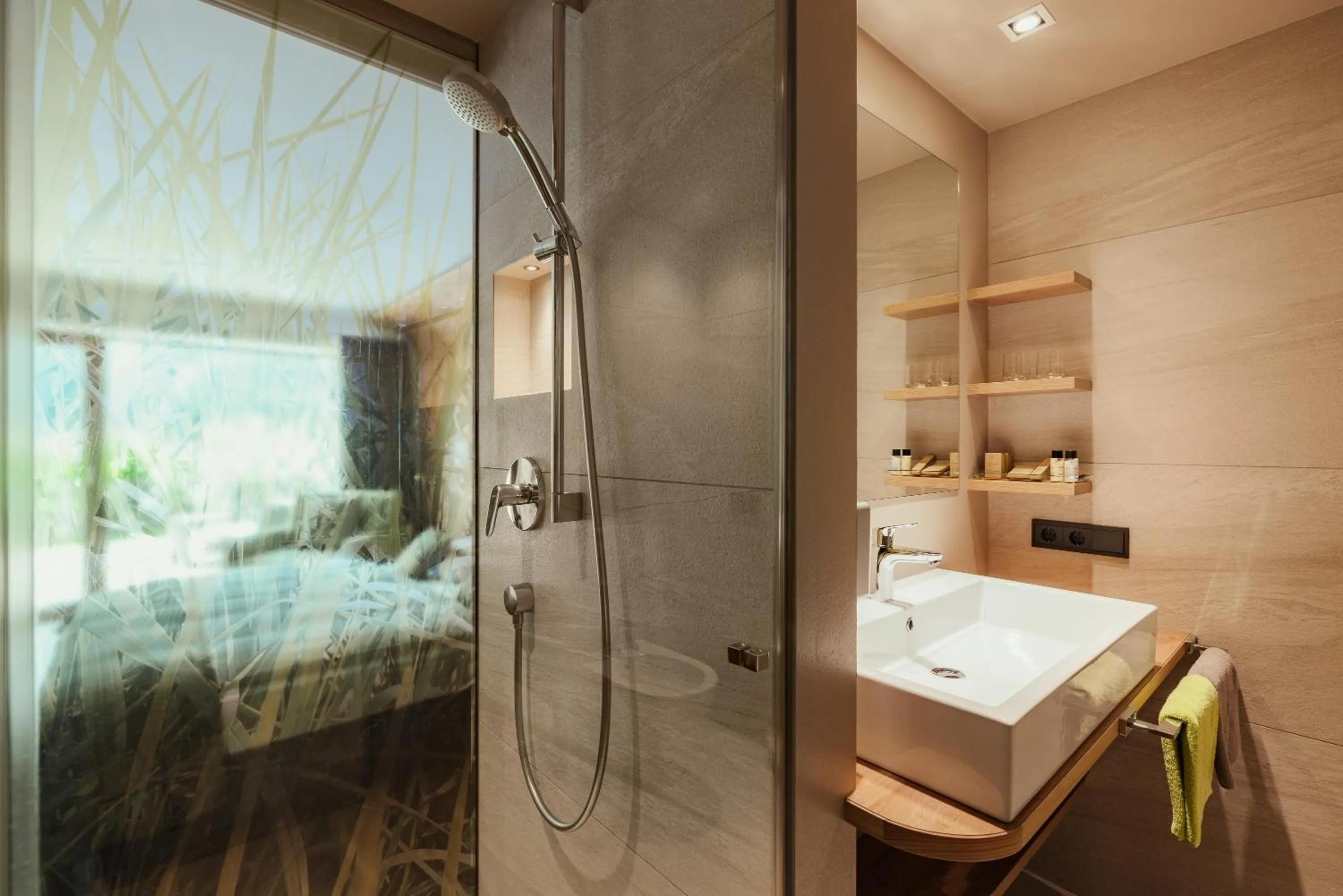 Bathroom, Bed in Hotel Grien