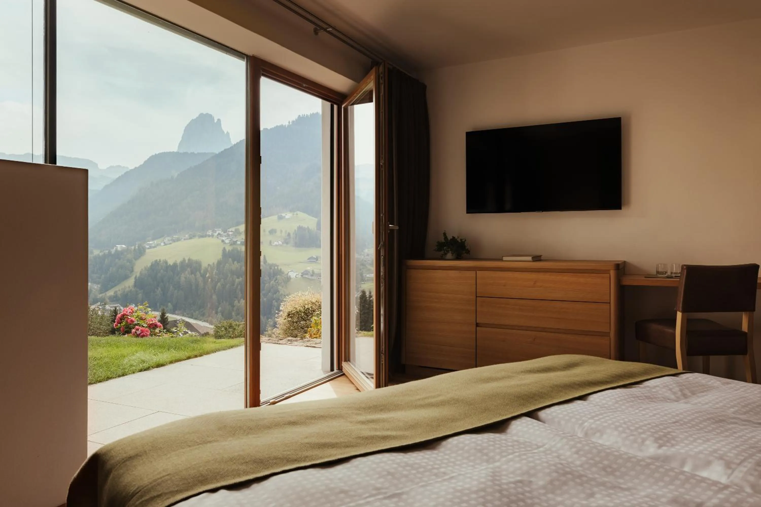 View (from property/room), Bed in Hotel Grien