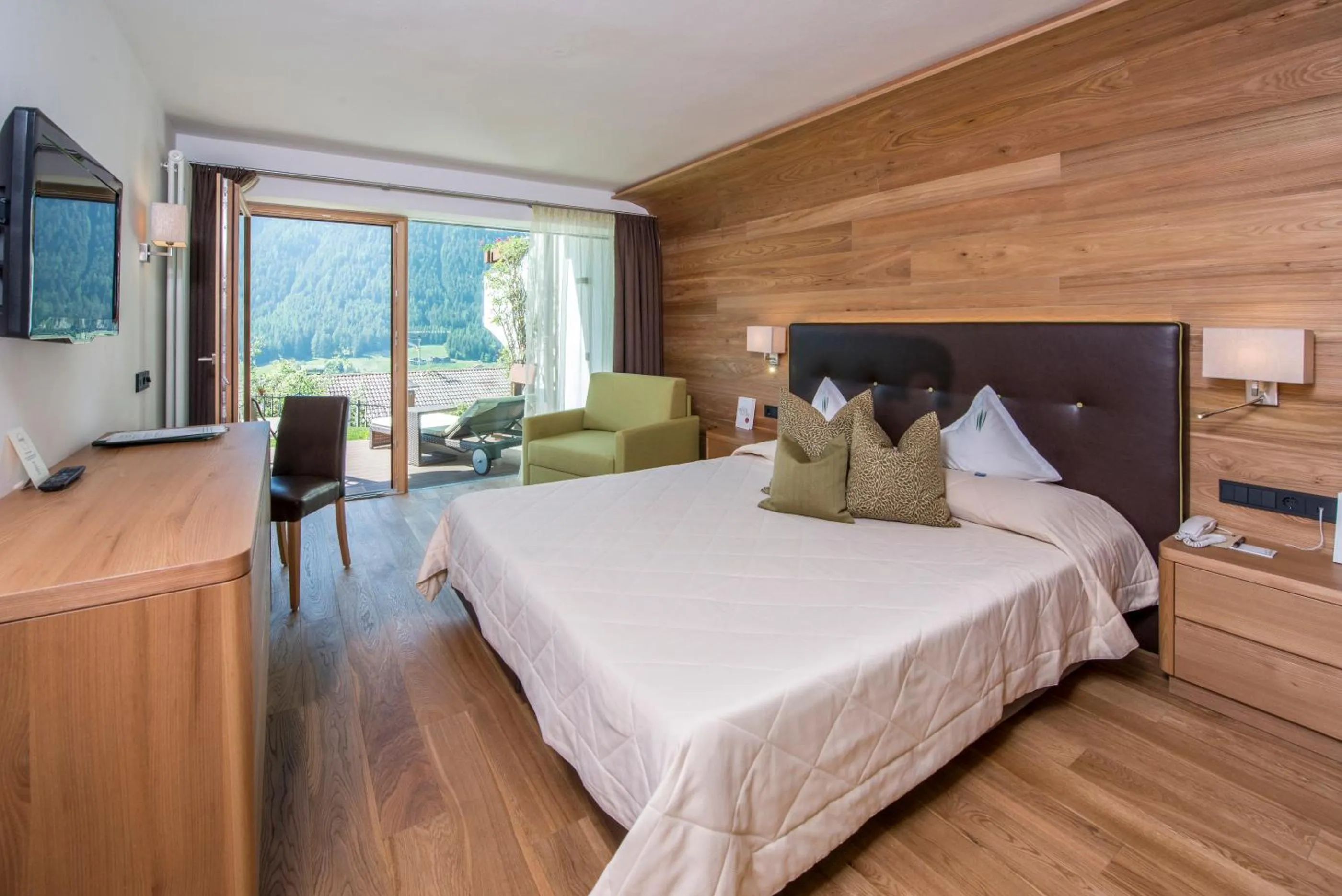 Garden view, Bed in Hotel Grien