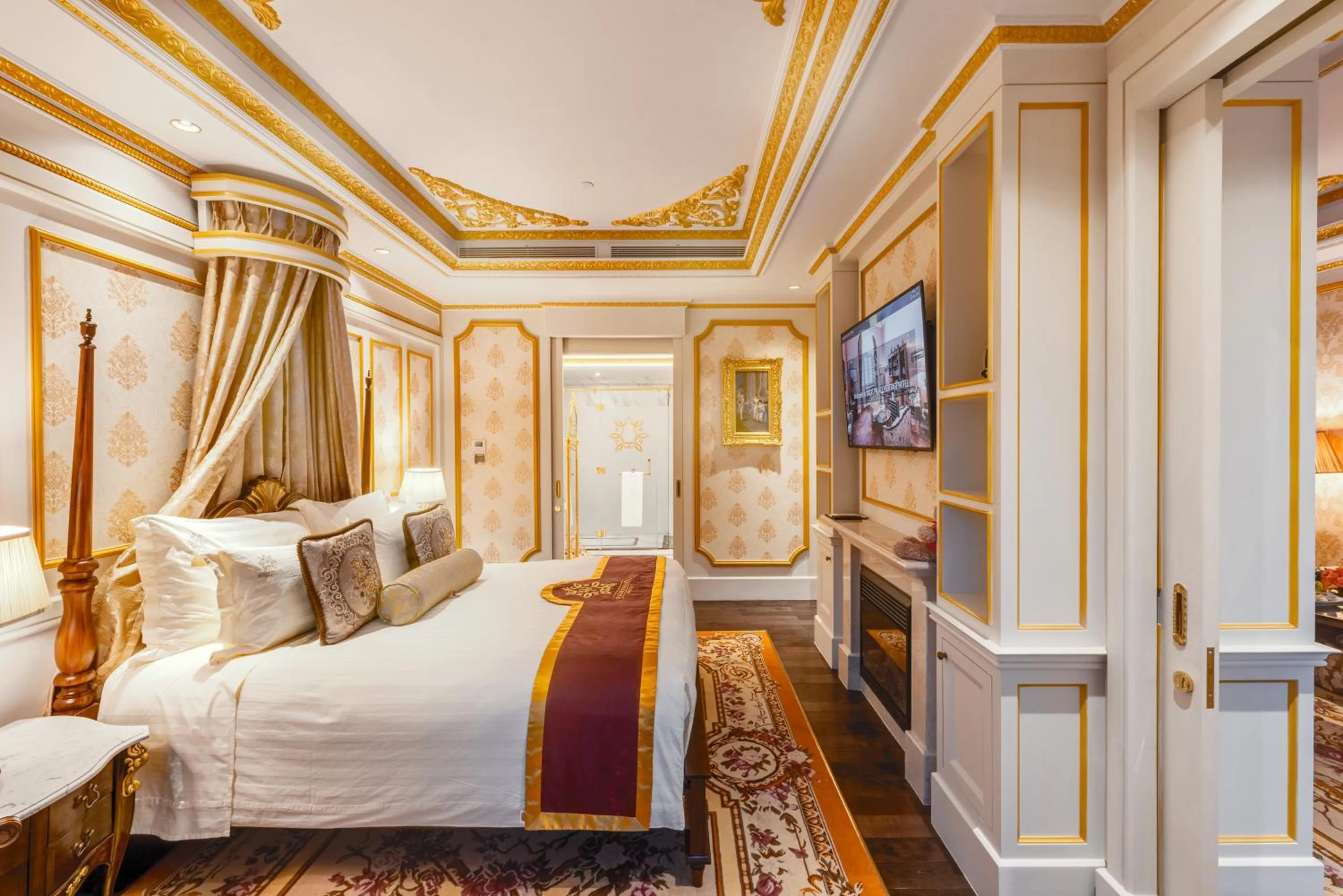 Bed in Dalat Palace Heritage Hotel