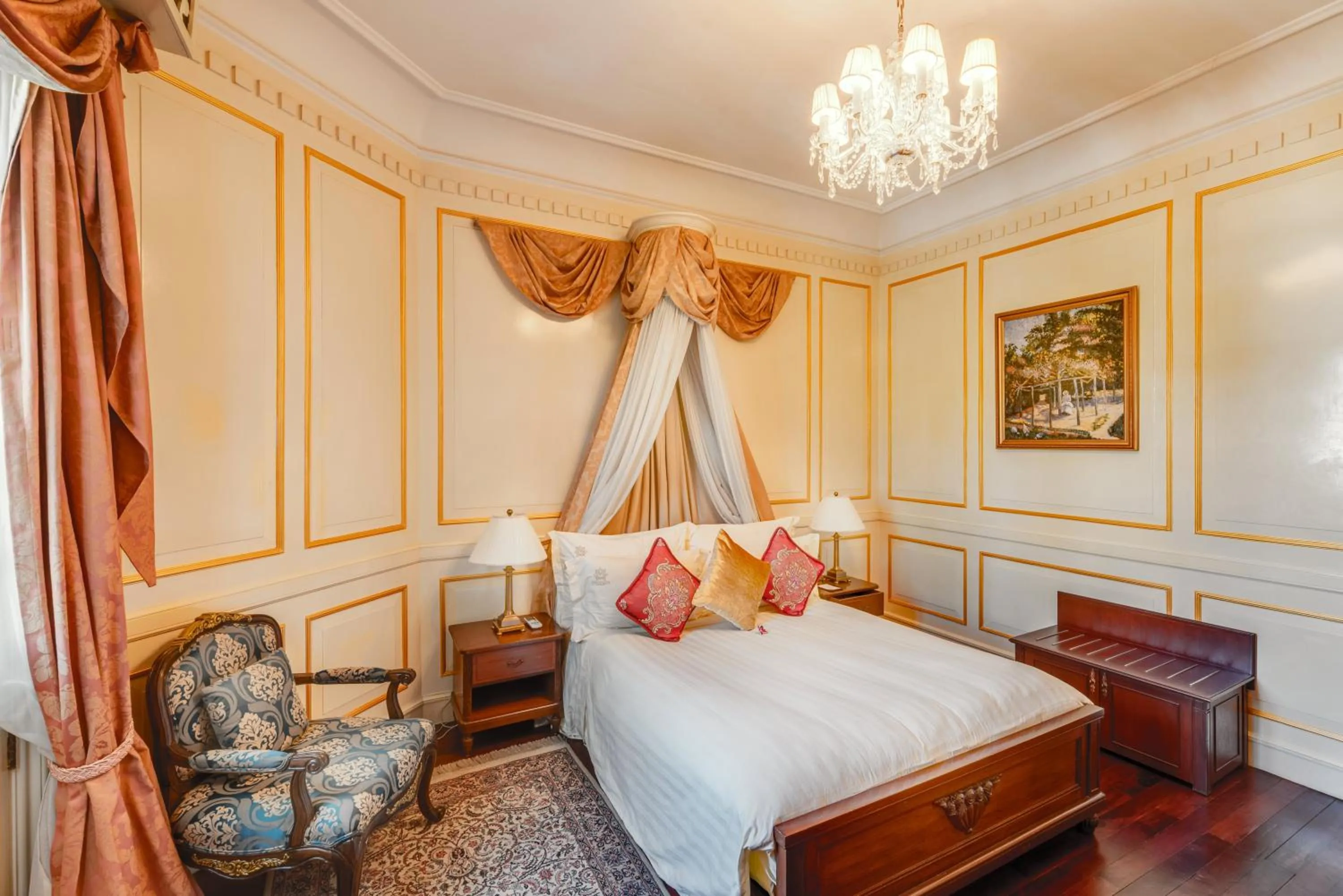 Bed in Dalat Palace Heritage Hotel