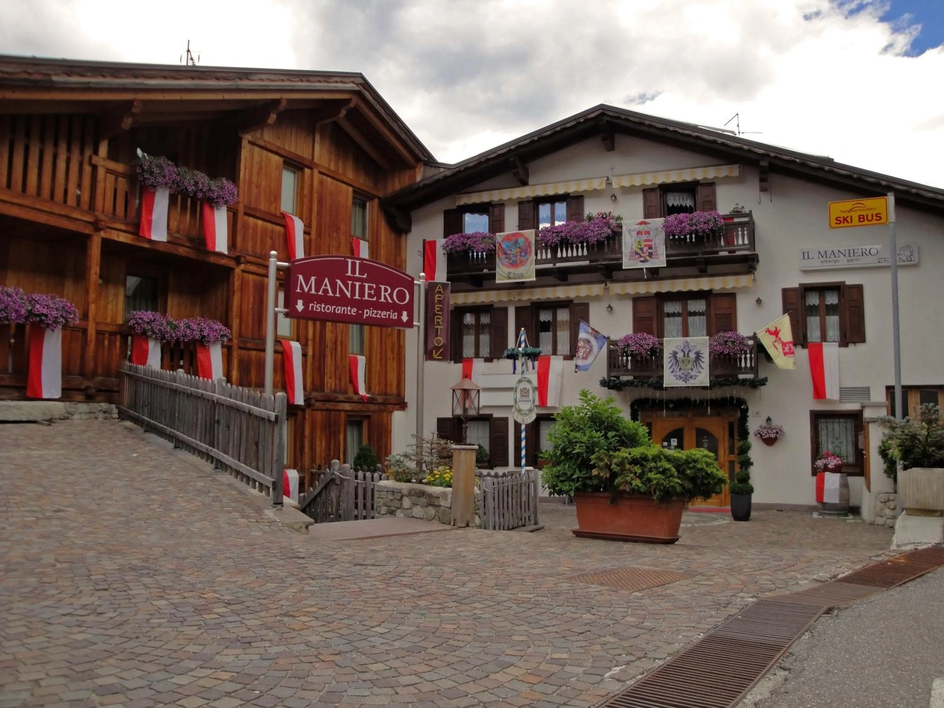 Facade/entrance in Hotel Il Maniero