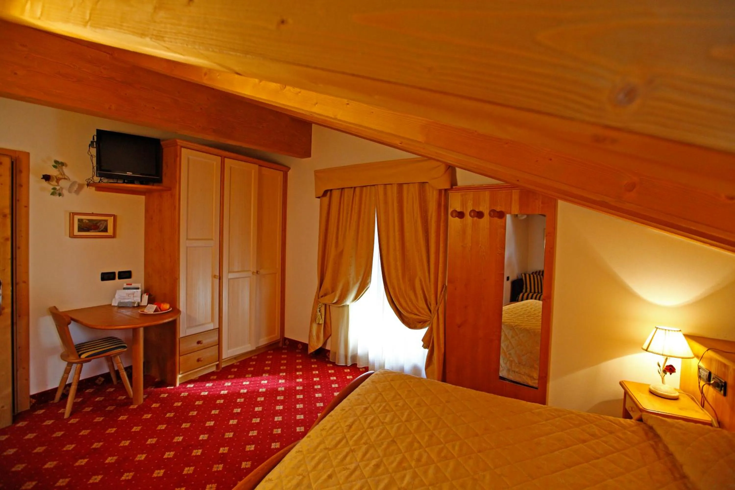 Photo of the whole room, Bed in Hotel Il Maniero