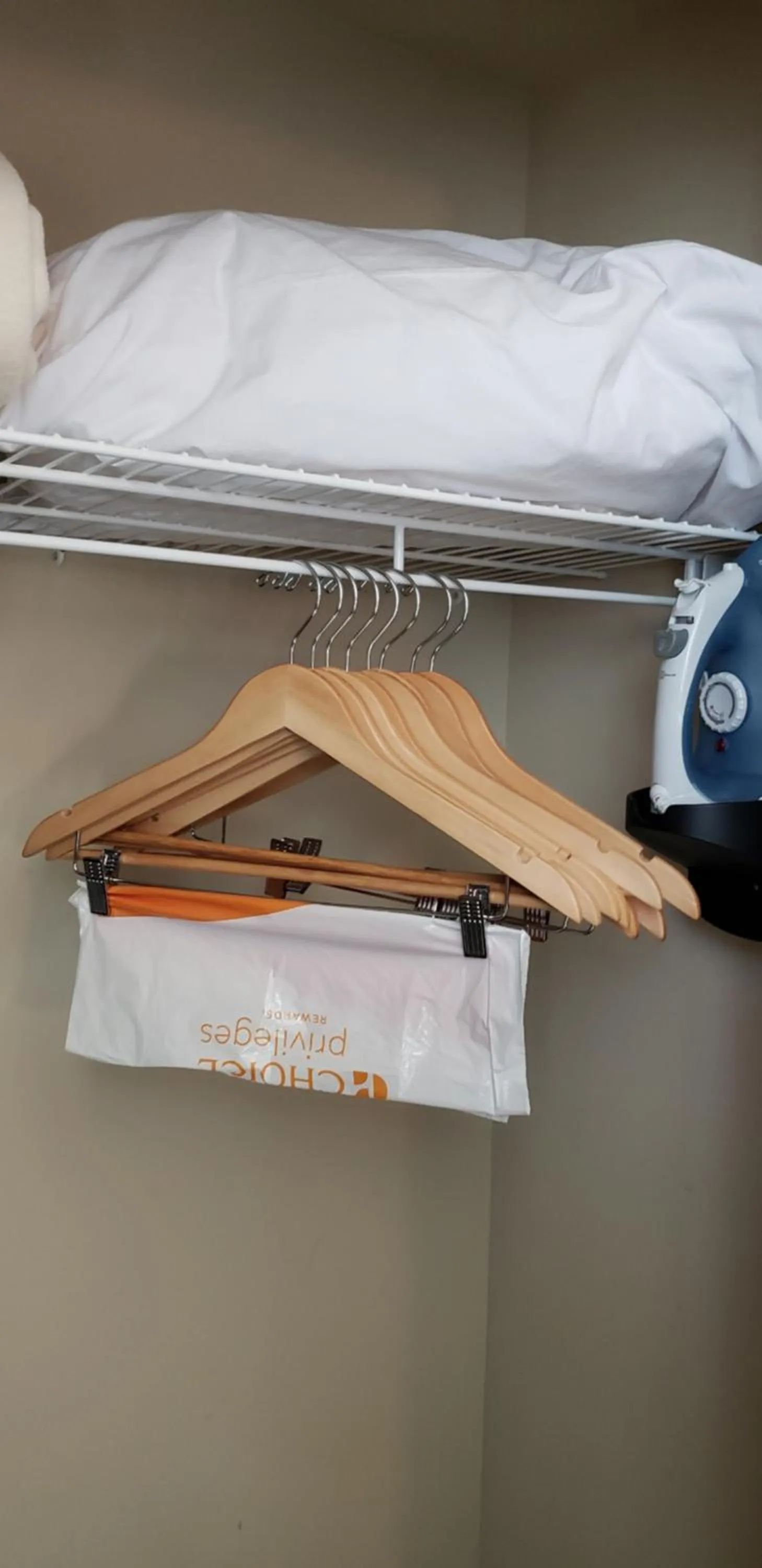 Decorative detail in Comfort Suites Denver near Anschutz Medical Campus