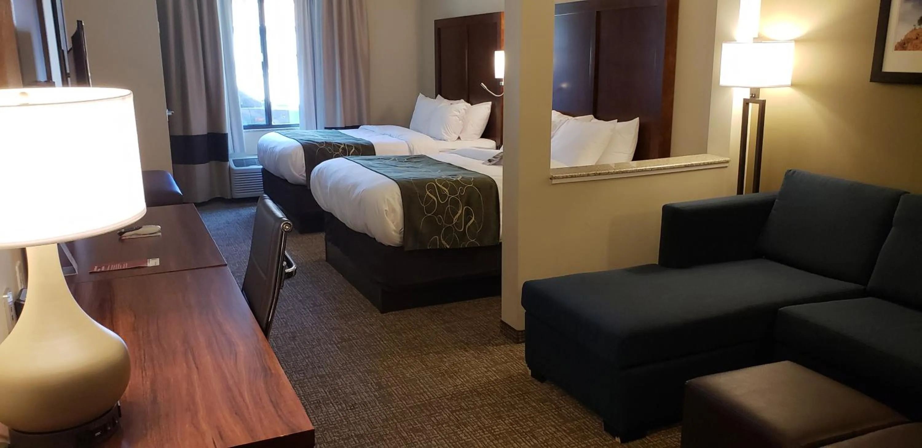 Bed in Comfort Suites Denver near Anschutz Medical Campus