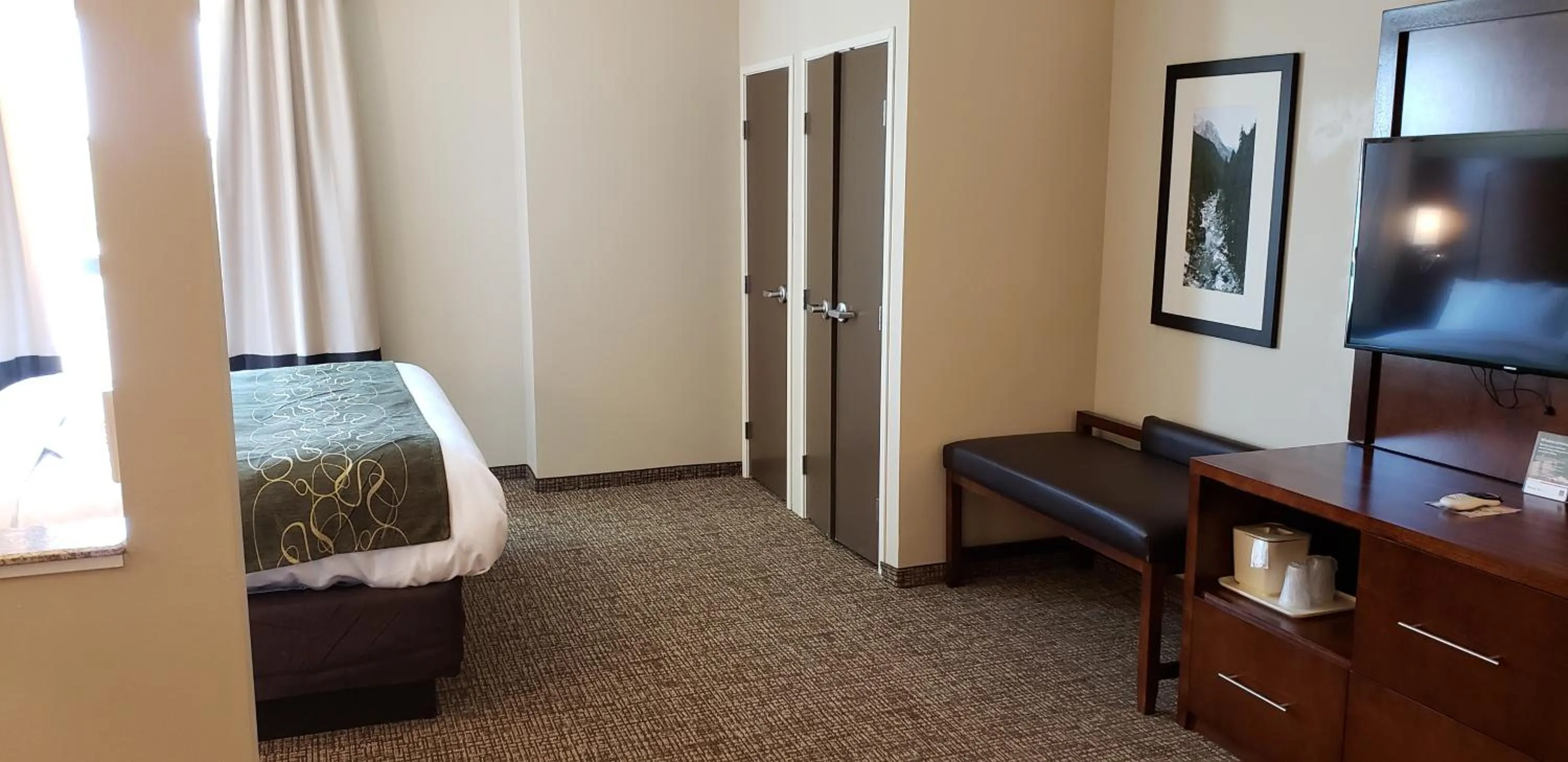 Bedroom, Bed in Comfort Suites Denver near Anschutz Medical Campus