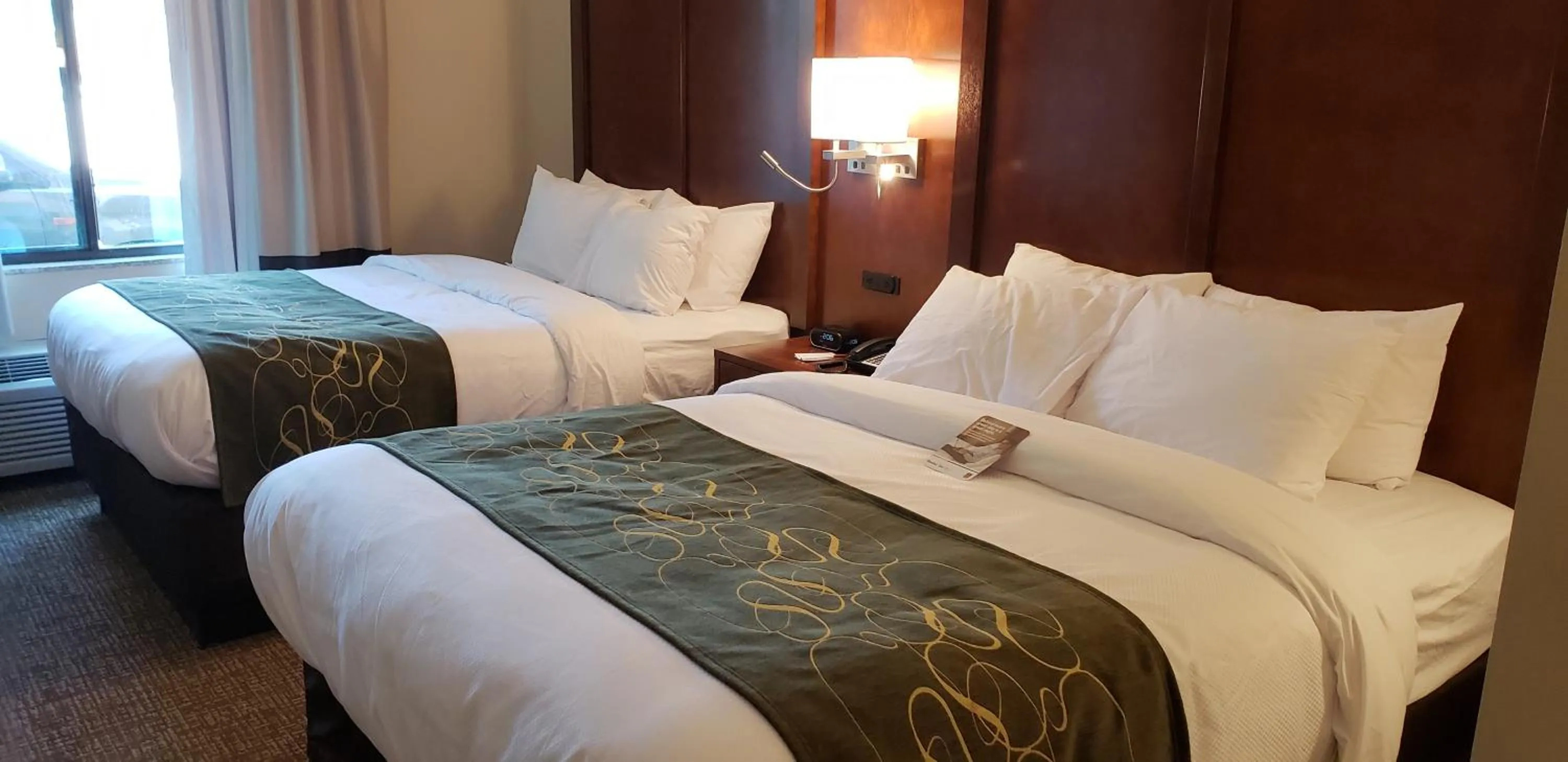 Decorative detail, Bed in Comfort Suites Denver near Anschutz Medical Campus