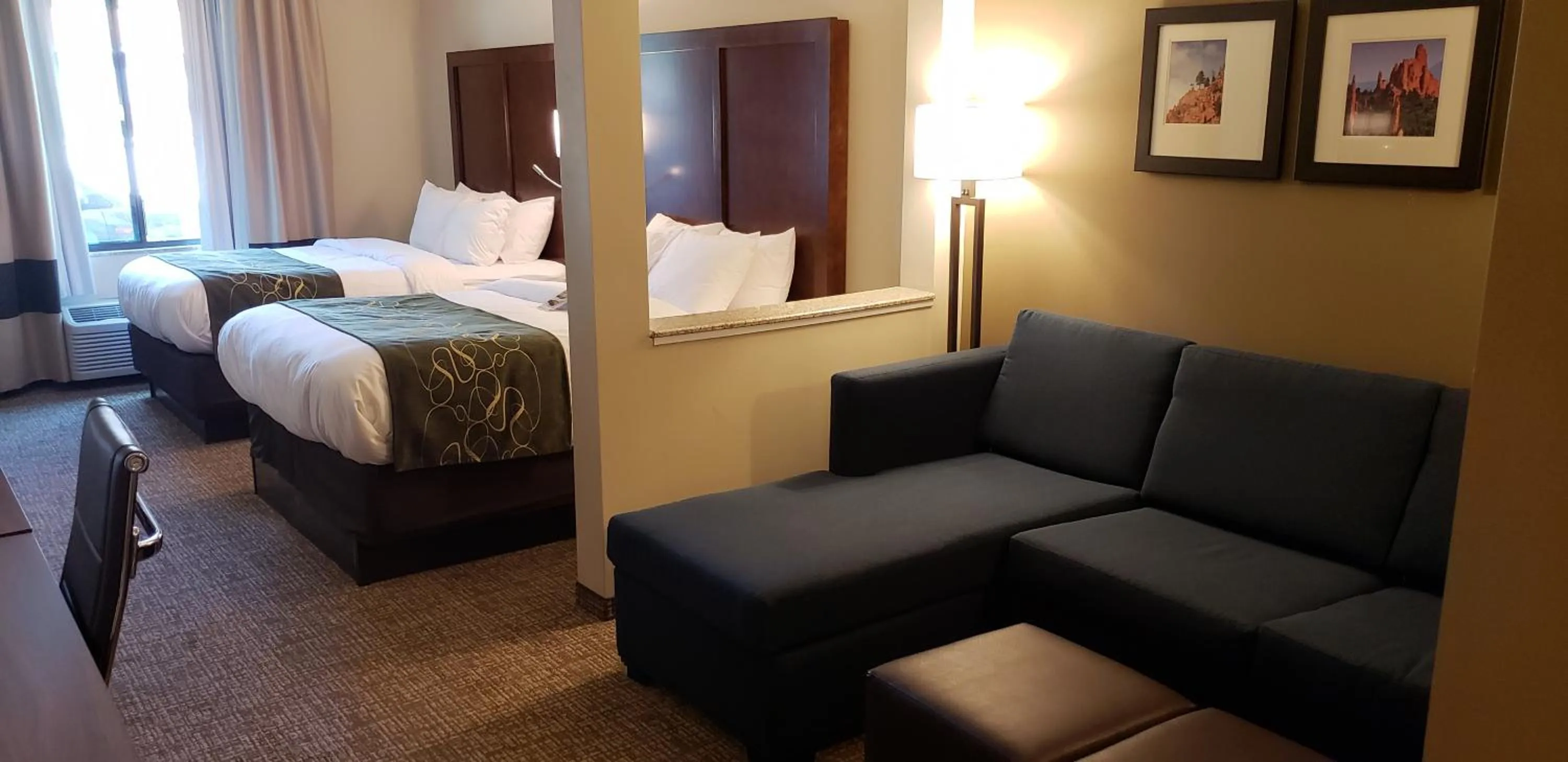 Bed in Comfort Suites Denver near Anschutz Medical Campus