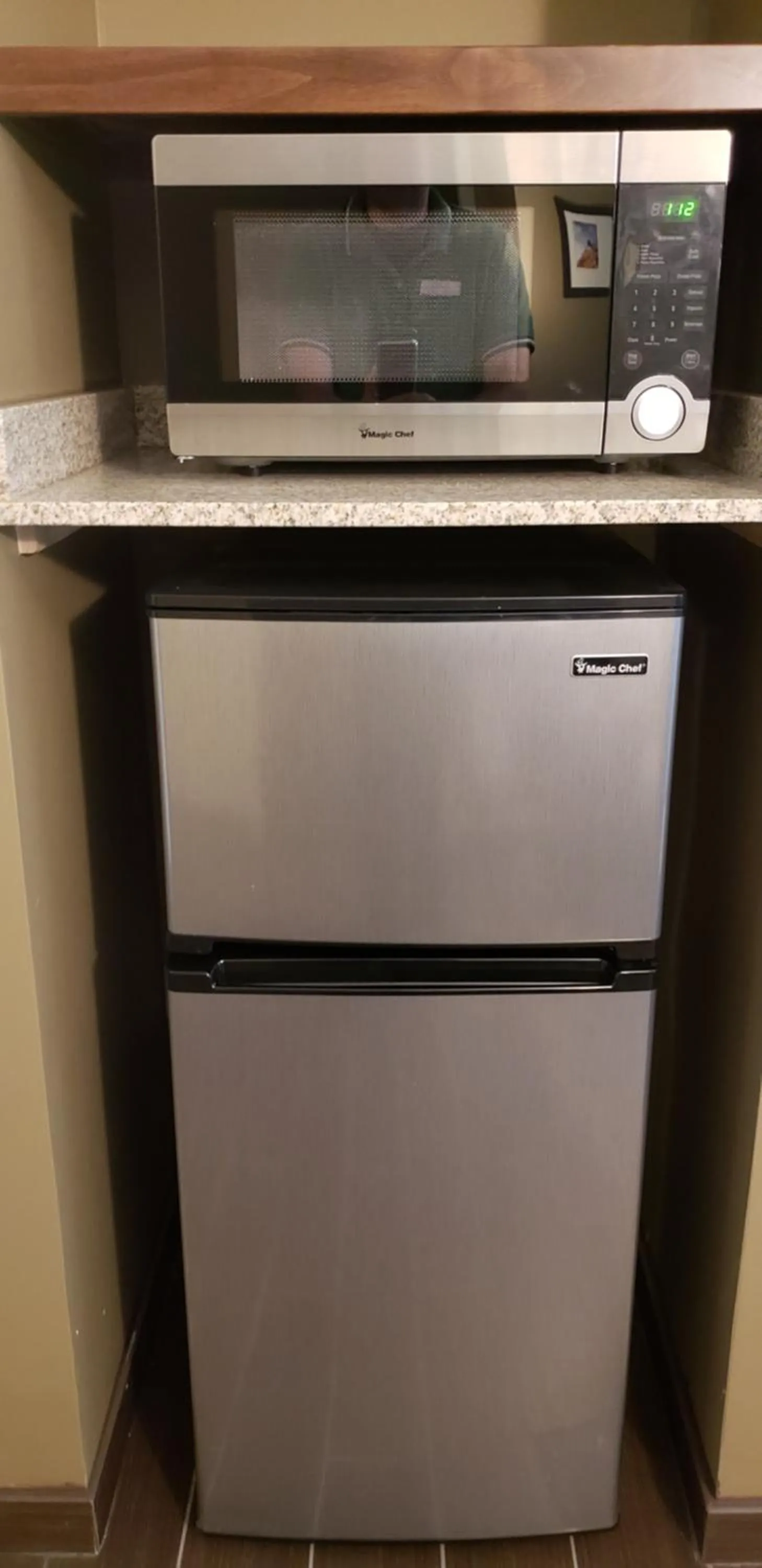 Kitchen or kitchenette in Comfort Suites Denver near Anschutz Medical Campus