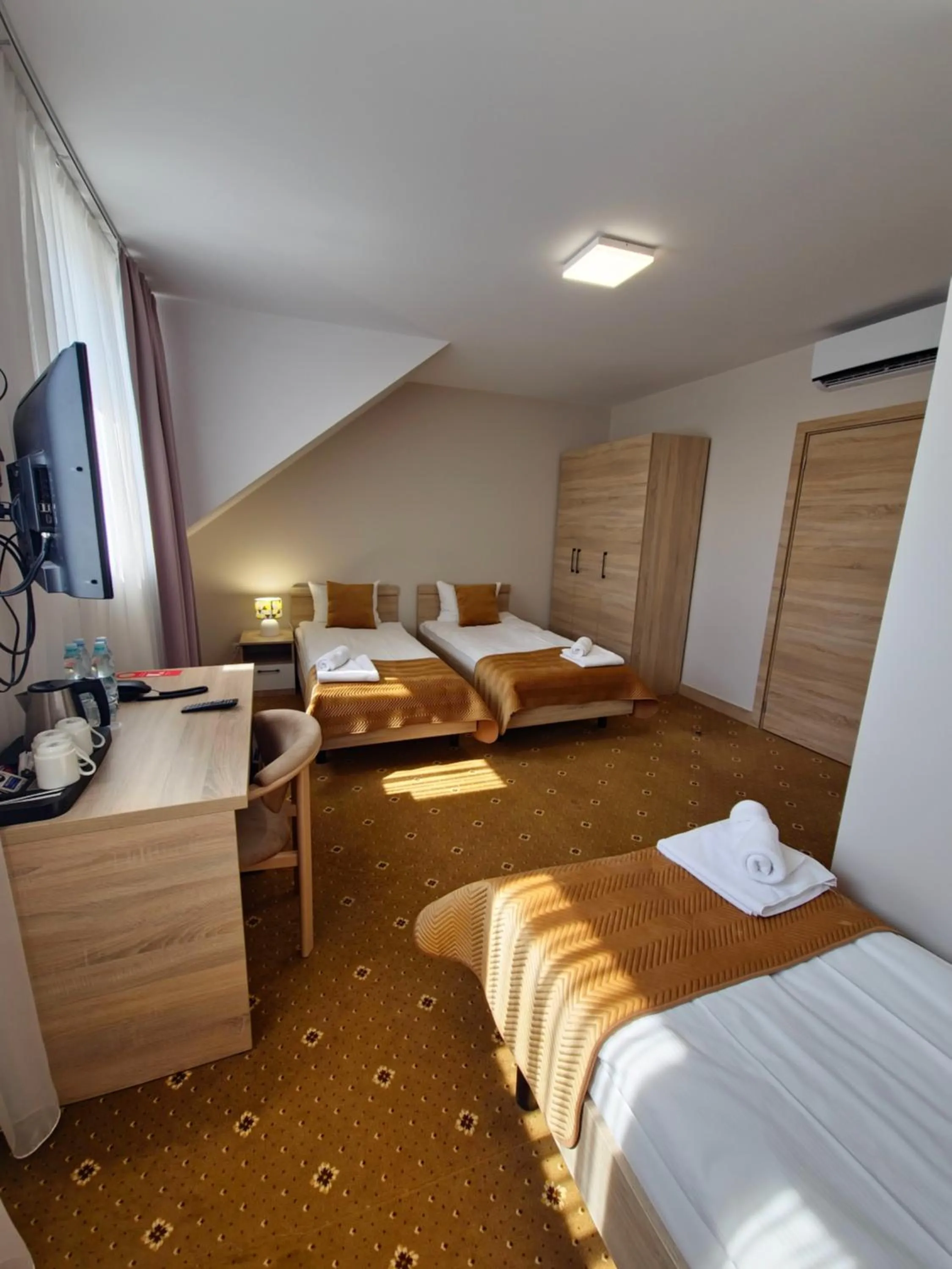 Photo of the whole room, Bed in Hotel Avangarda