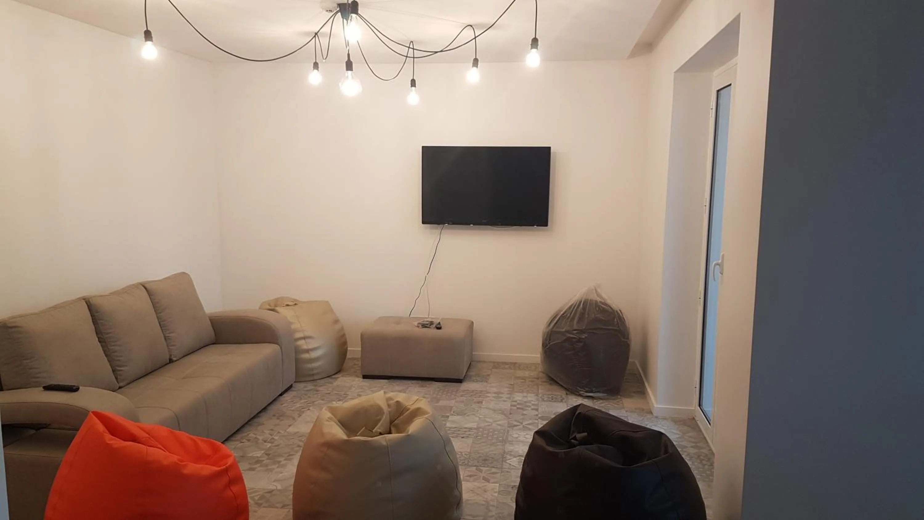 Communal lounge/ TV room in City's Hostel Ponta Delgada