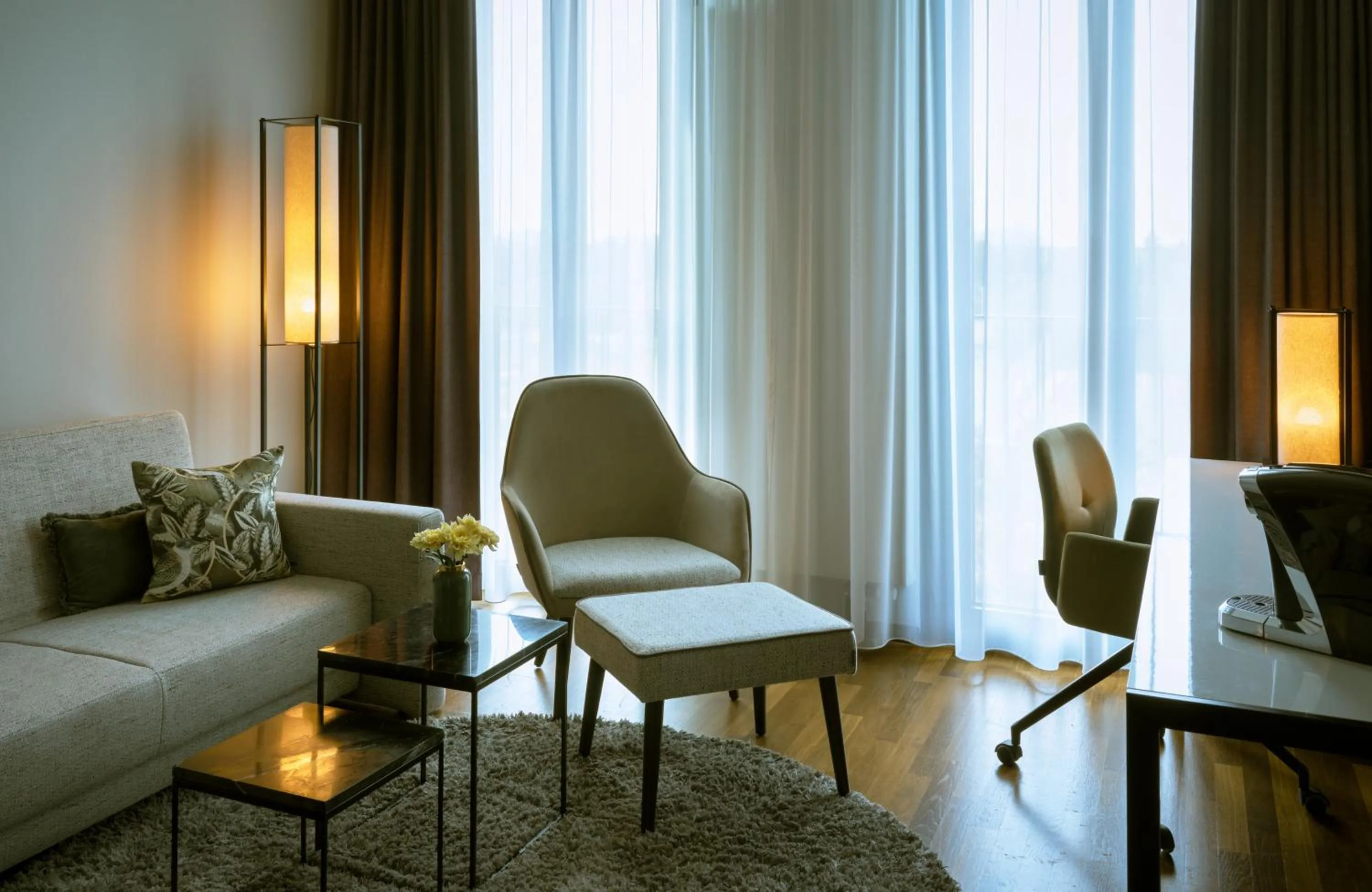 Photo of the whole room in Leonardo Royal Hotel Munich