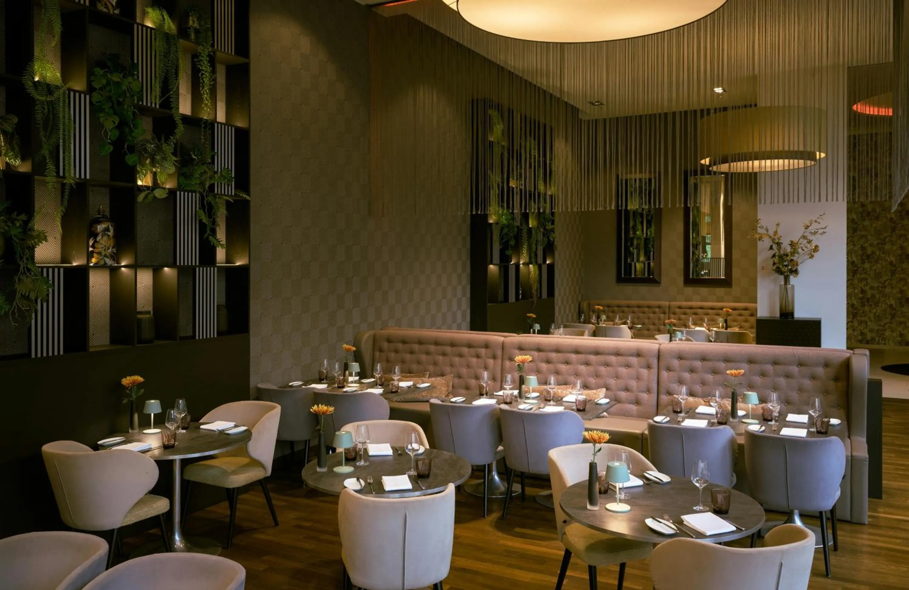 Restaurant/places to eat in Leonardo Royal Hotel Munich