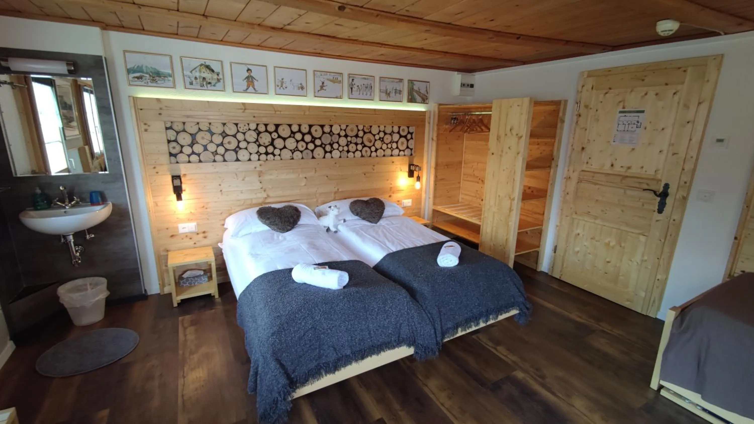Photo of the whole room, Bed in Gasthaus Alpina