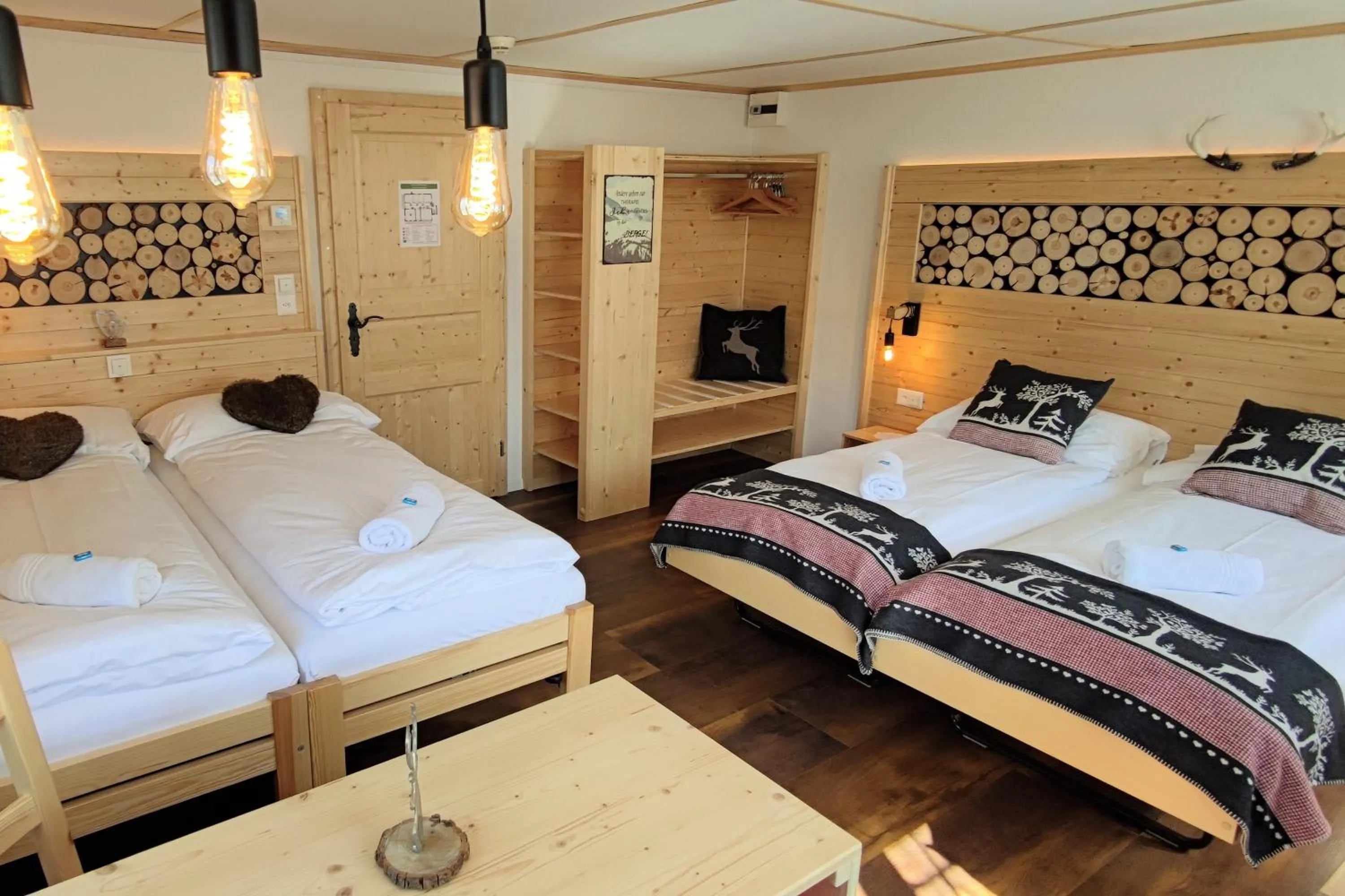 Bed in Gasthaus Alpina