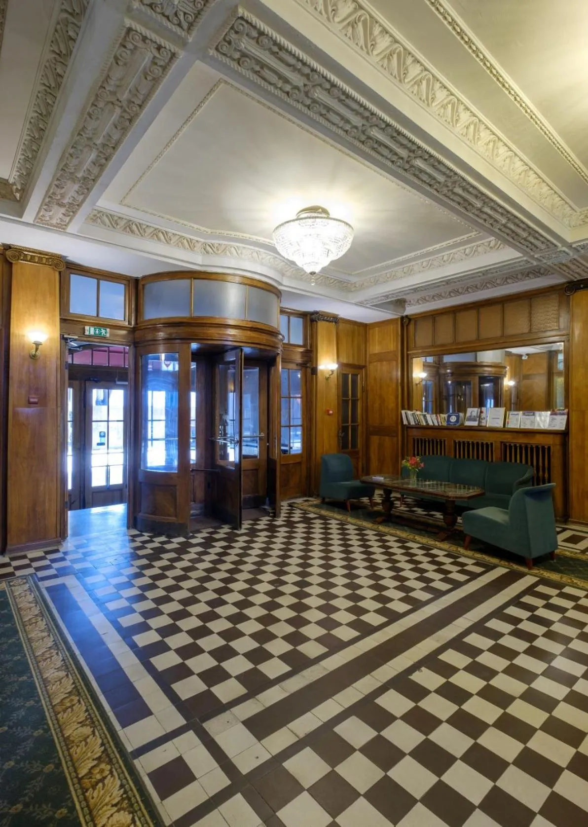 Property building in Hotel Metropolis