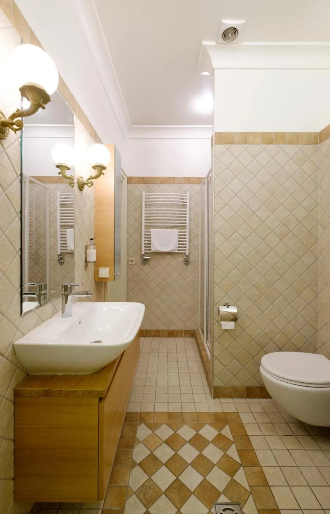 Shower in Hotel Metropolis