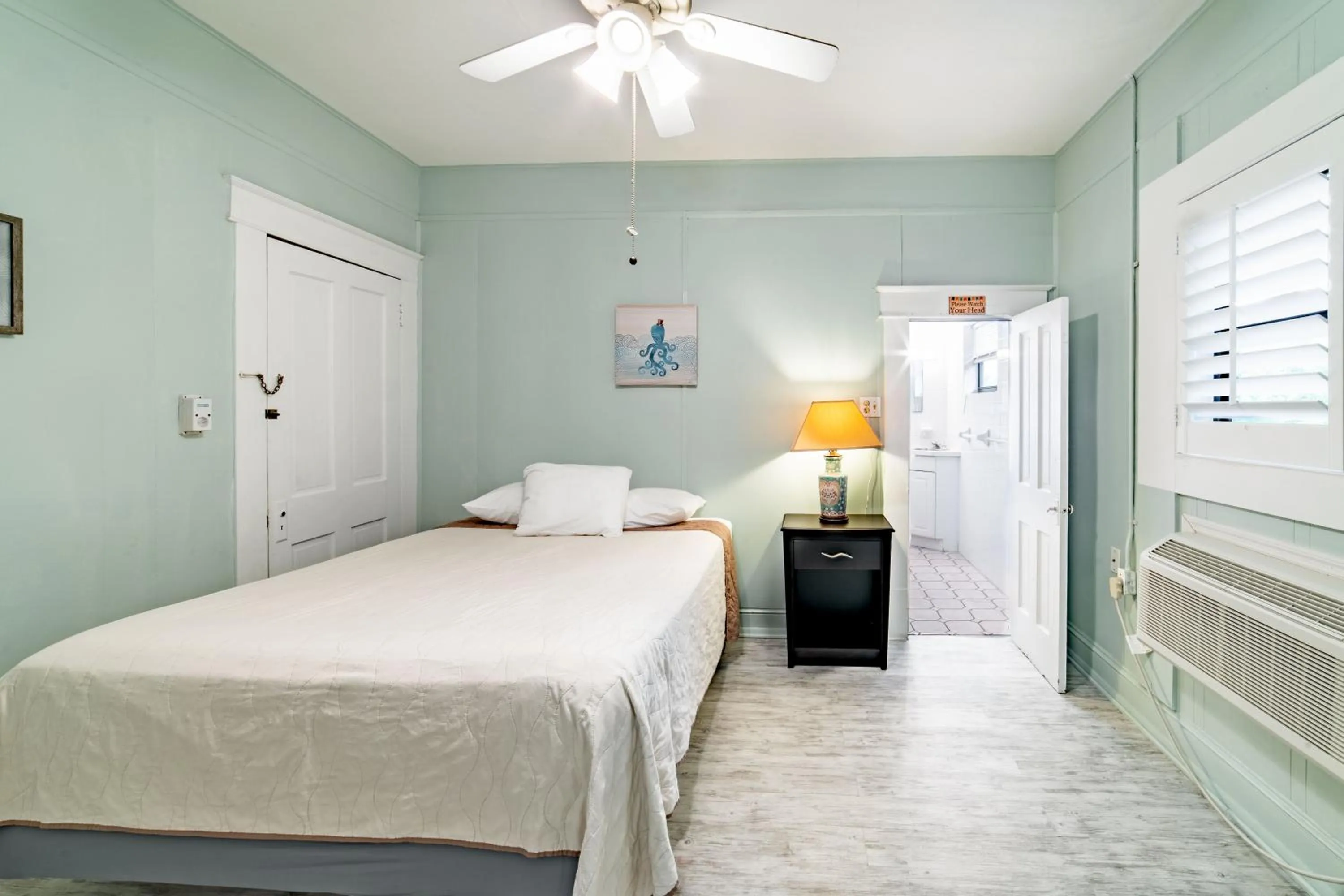 Bedroom, Bed in The Palmetto Inn