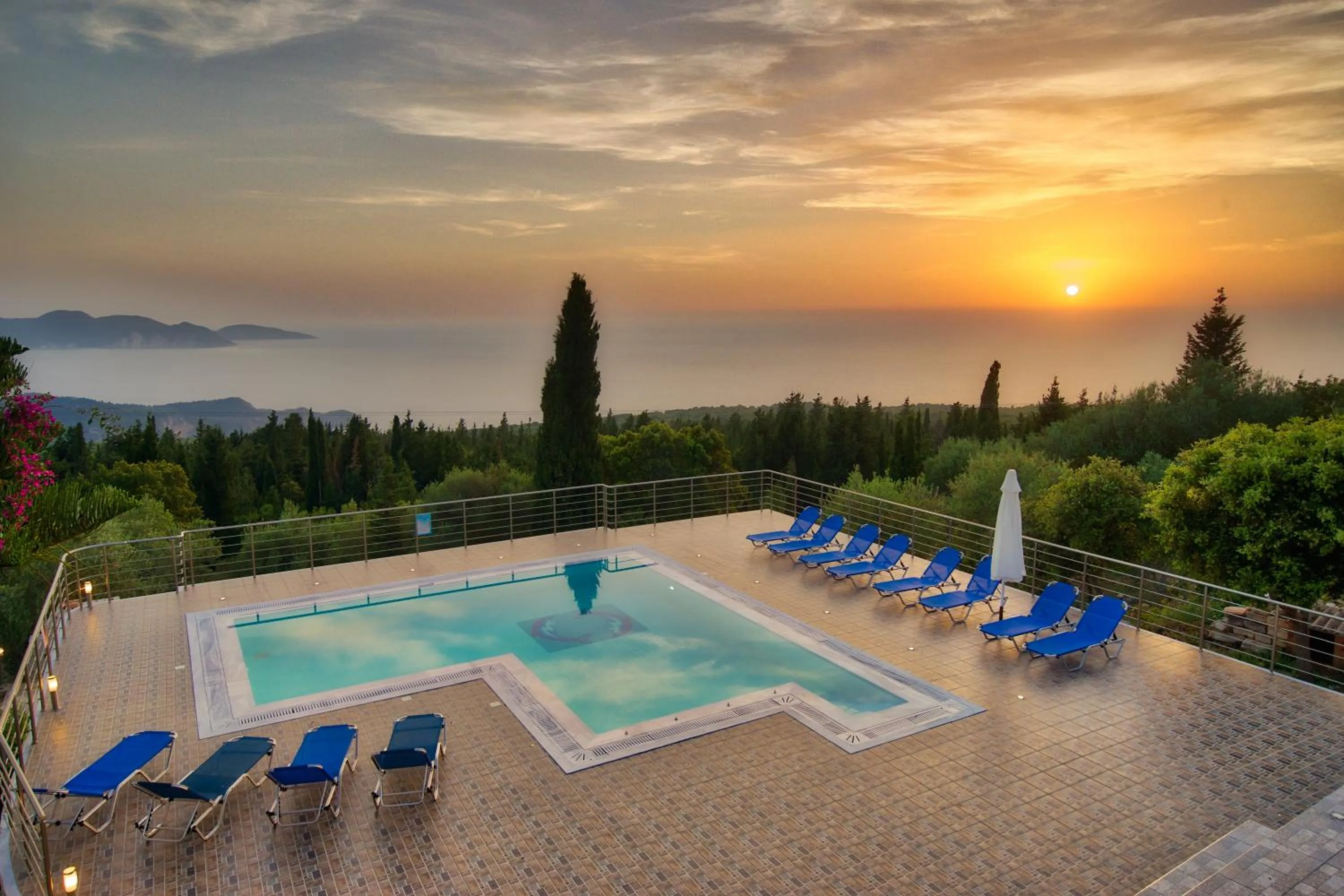 Pool view in Panoramic Sunset