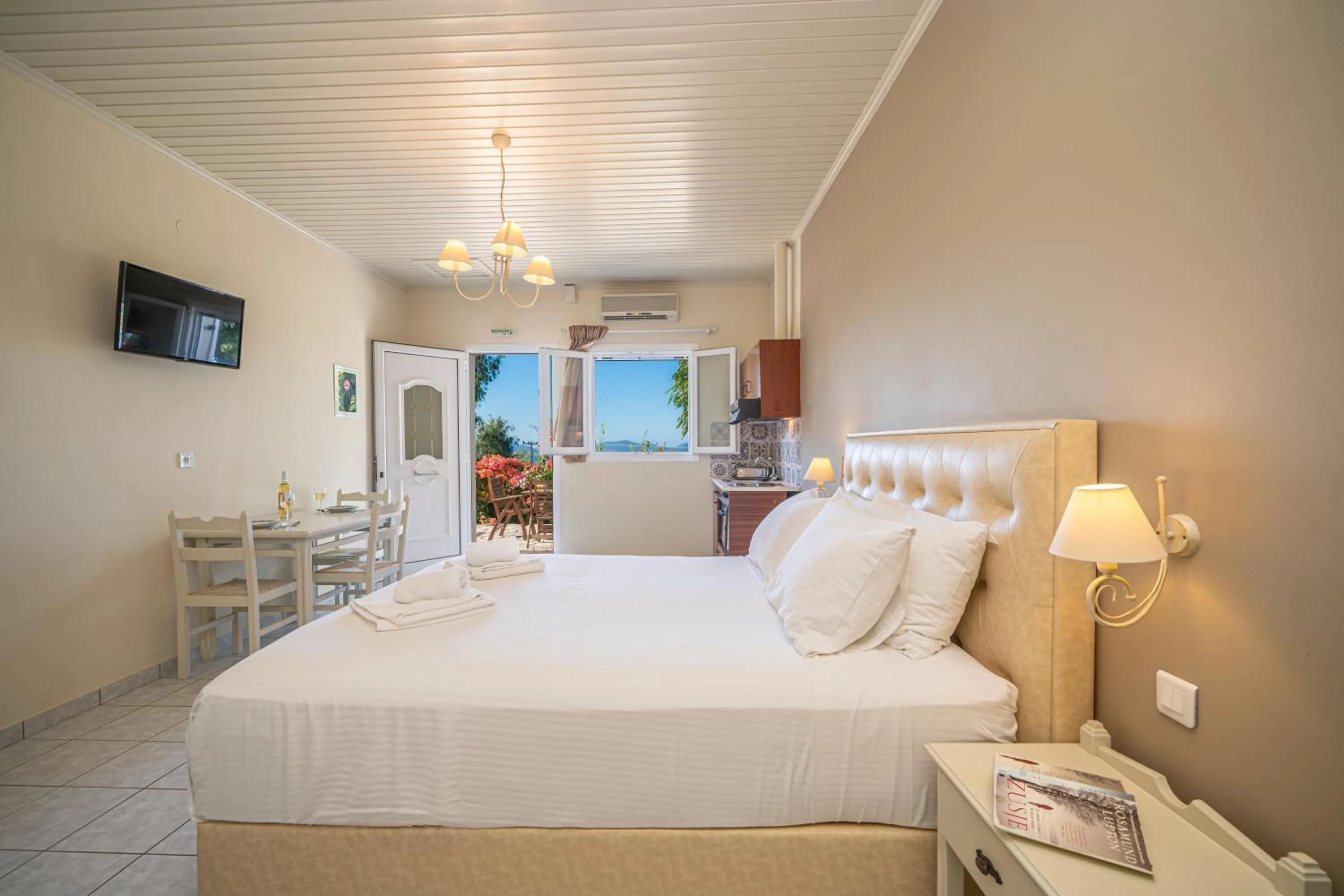 Photo of the whole room in Panoramic Sunset