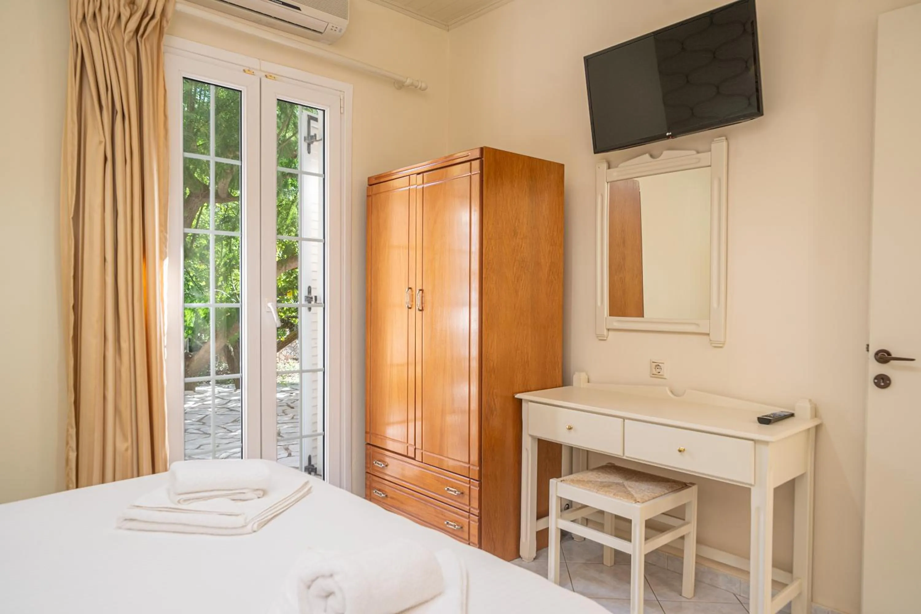 Bedroom in Panoramic Sunset