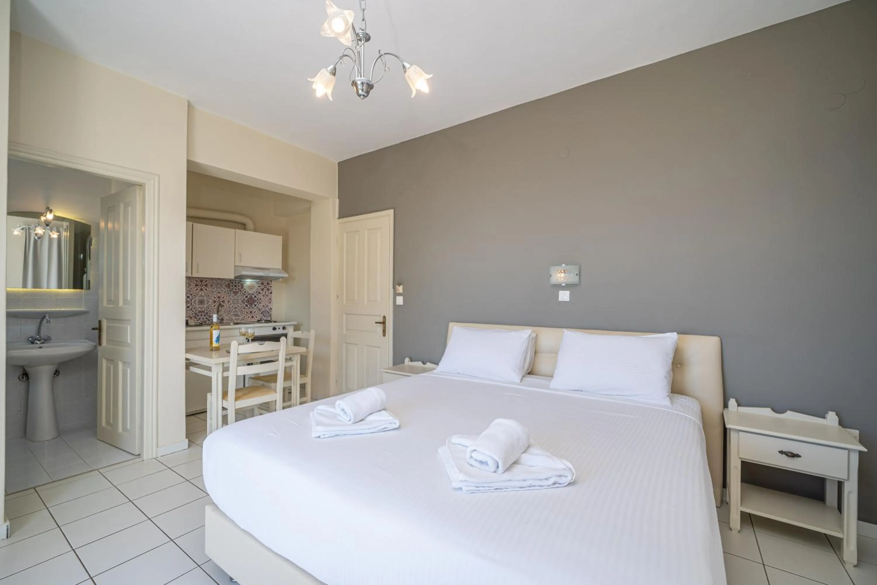 Photo of the whole room in Panoramic Sunset