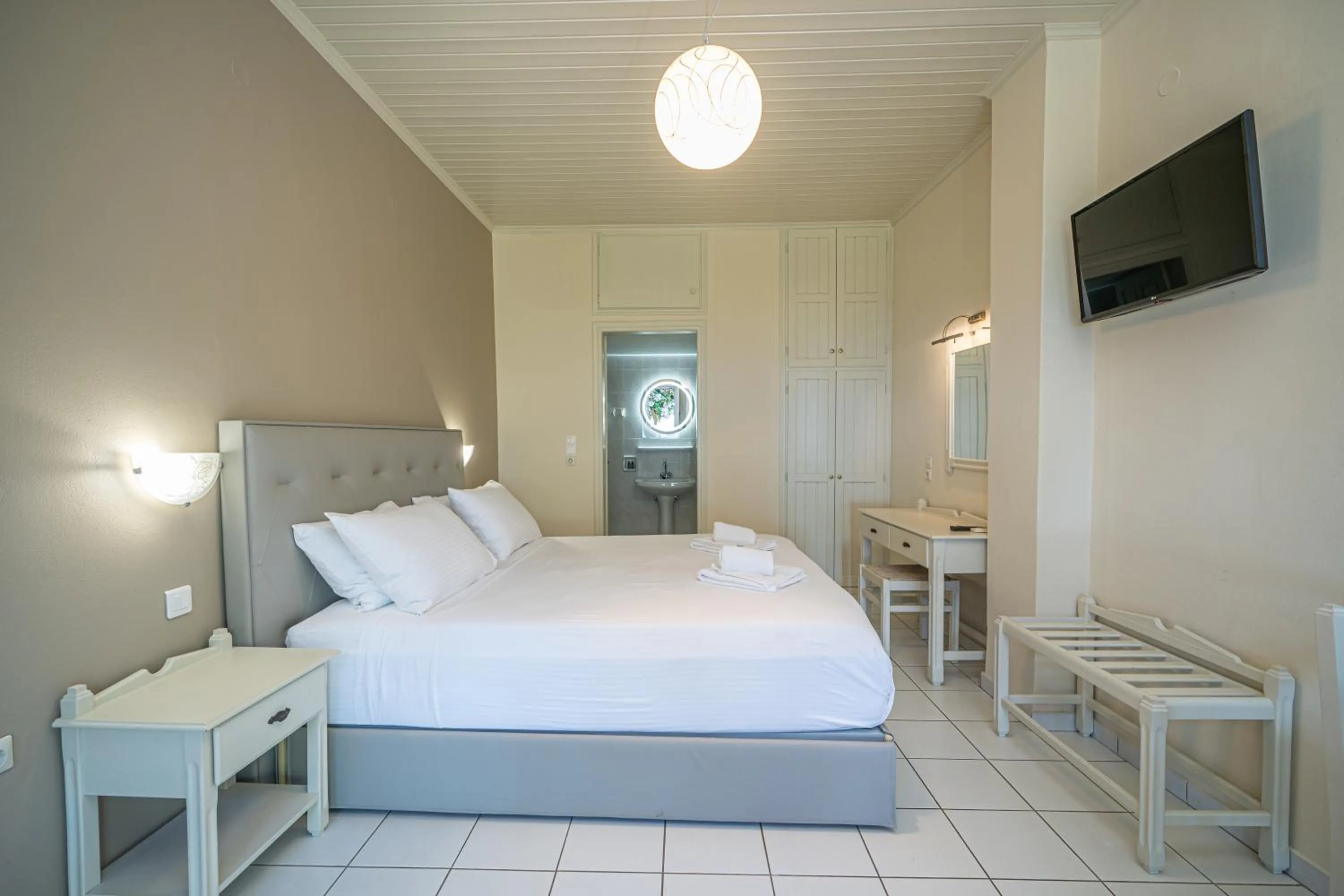 Photo of the whole room in Panoramic Sunset