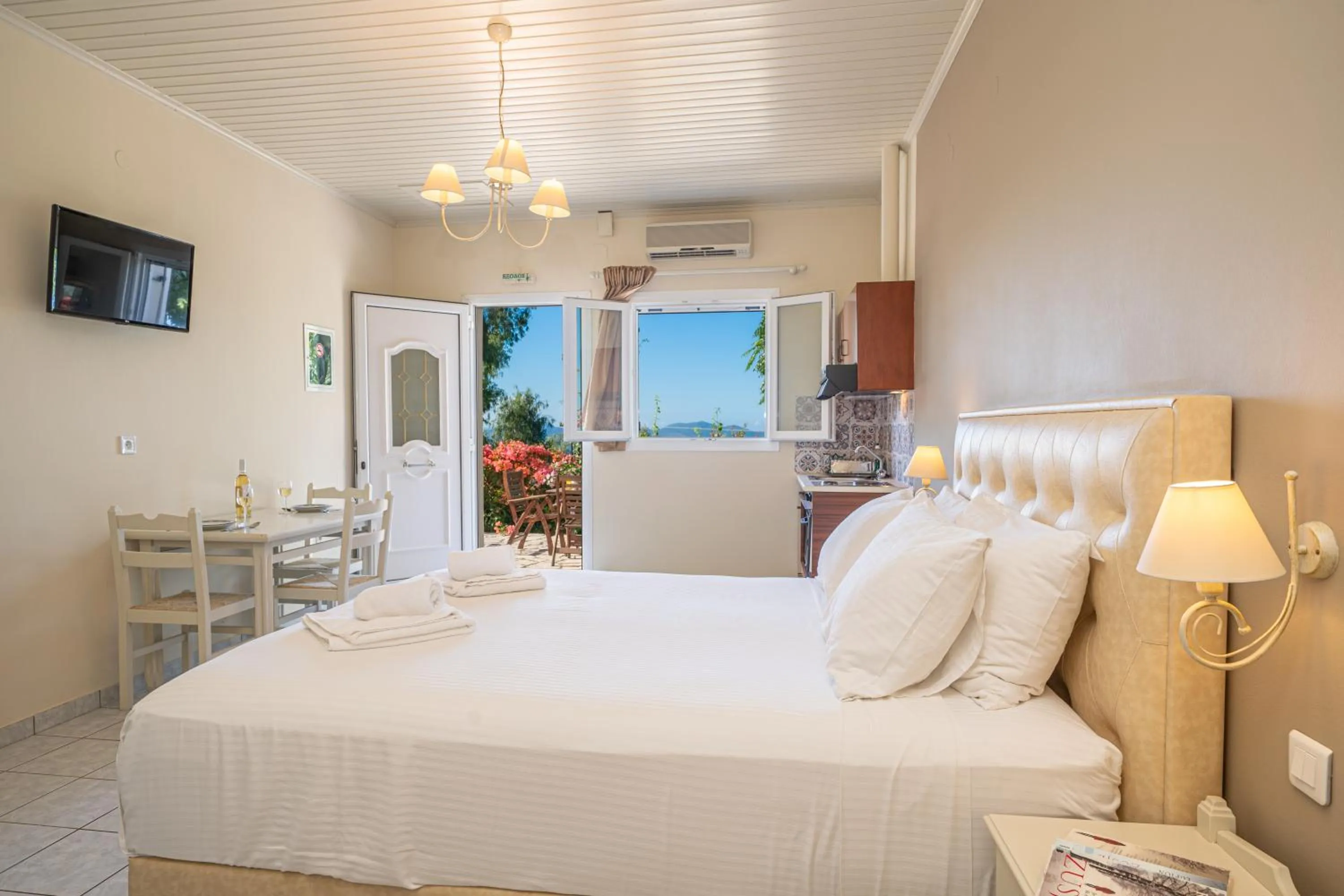 Photo of the whole room in Panoramic Sunset