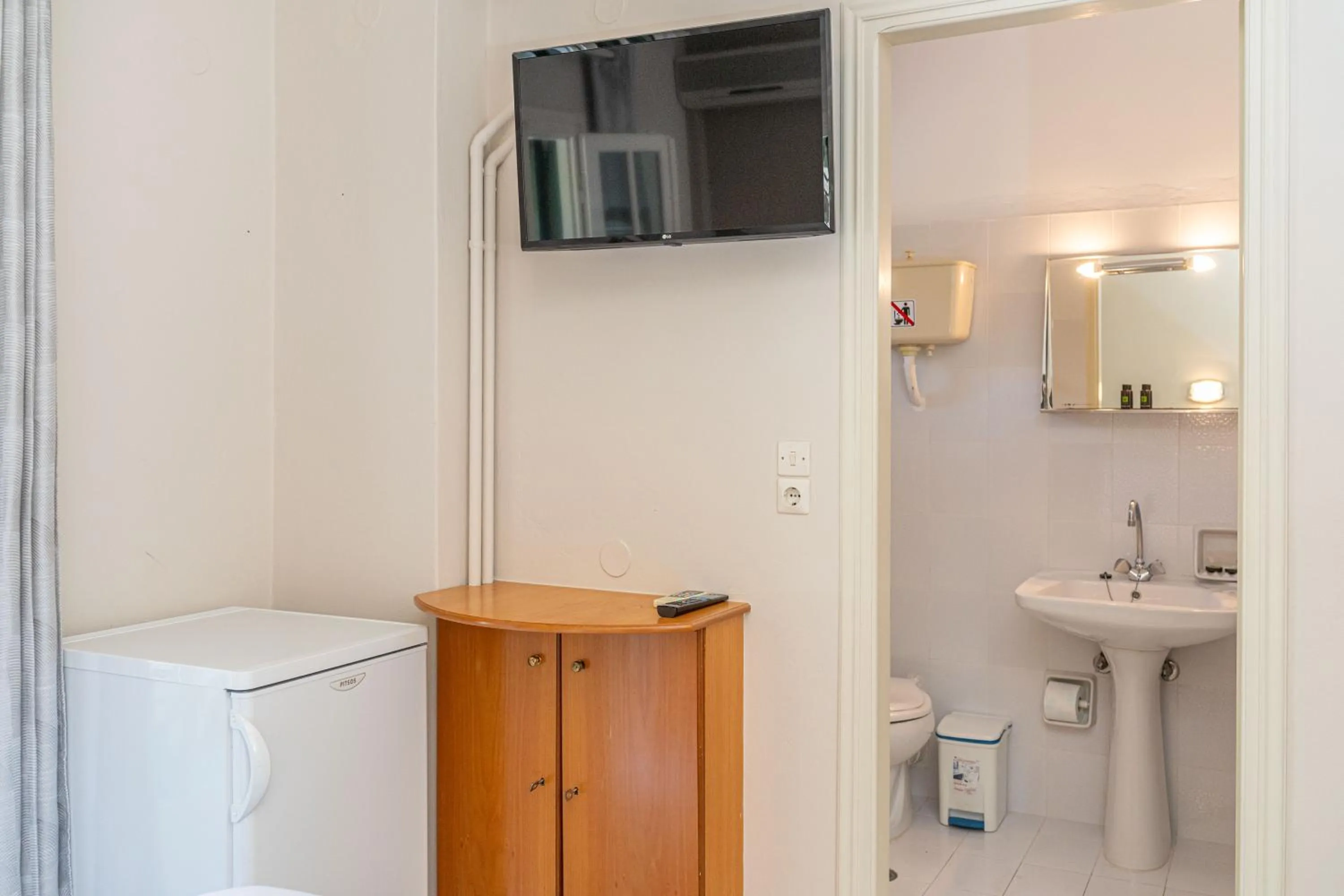 Bathroom in Panoramic Sunset