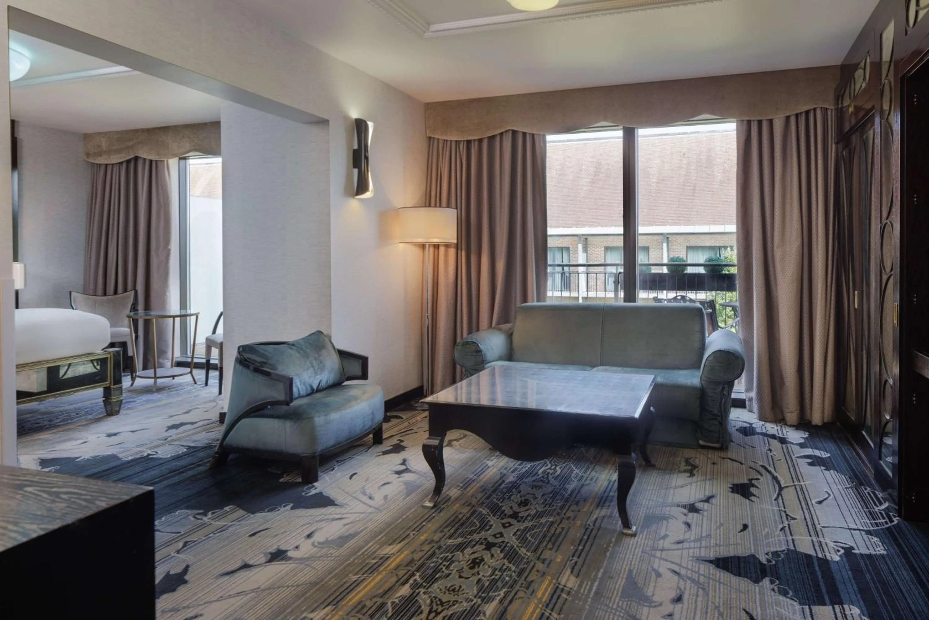 Living room, Bed in Hilton London Syon Park