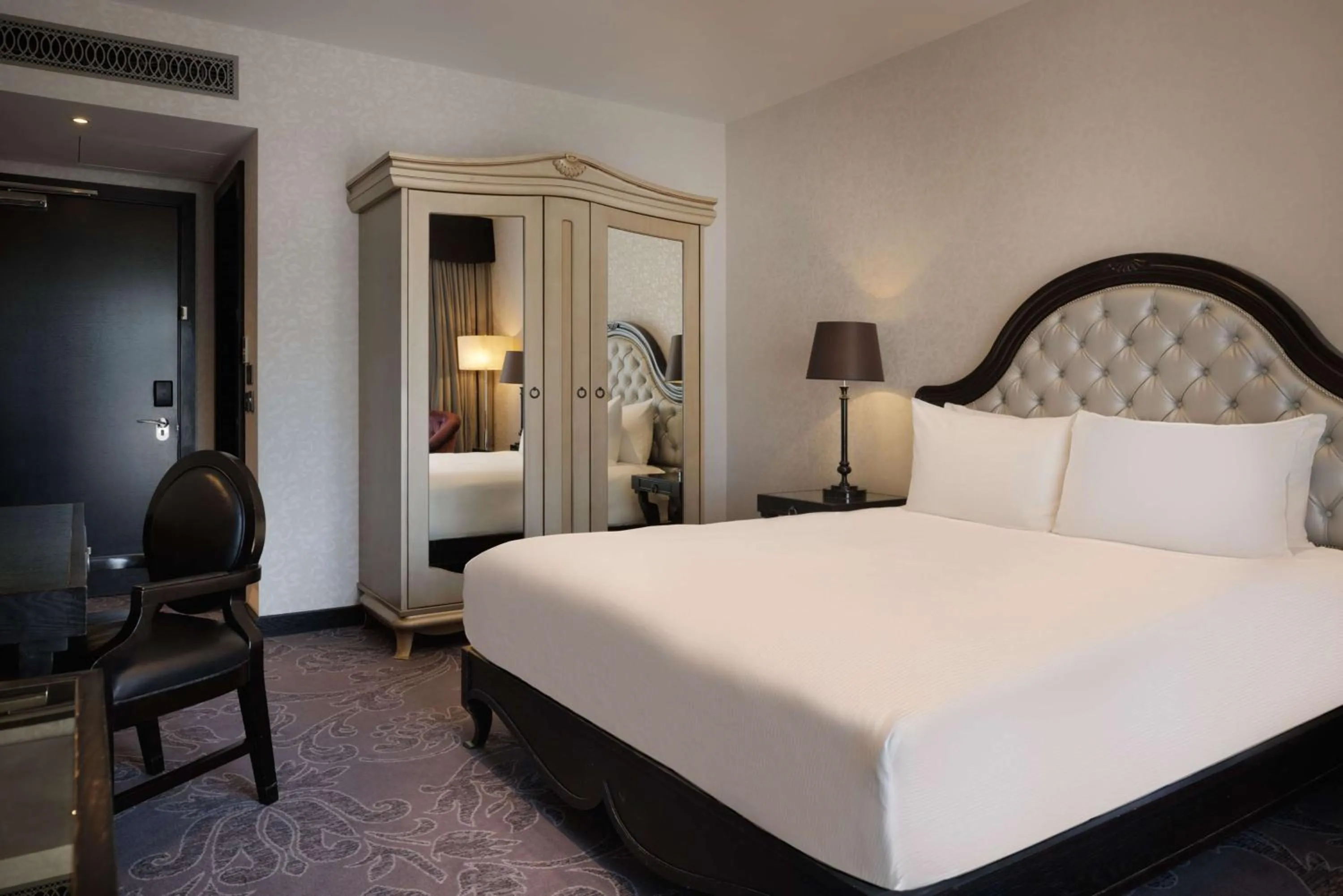 Bed in Hilton London Syon Park