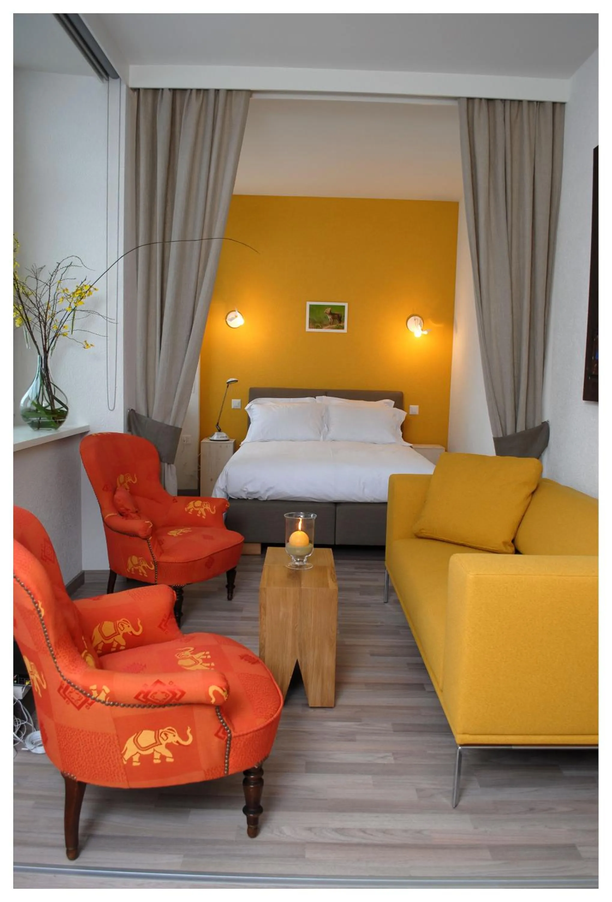 Living room, Bed in Les logis de l'horloger