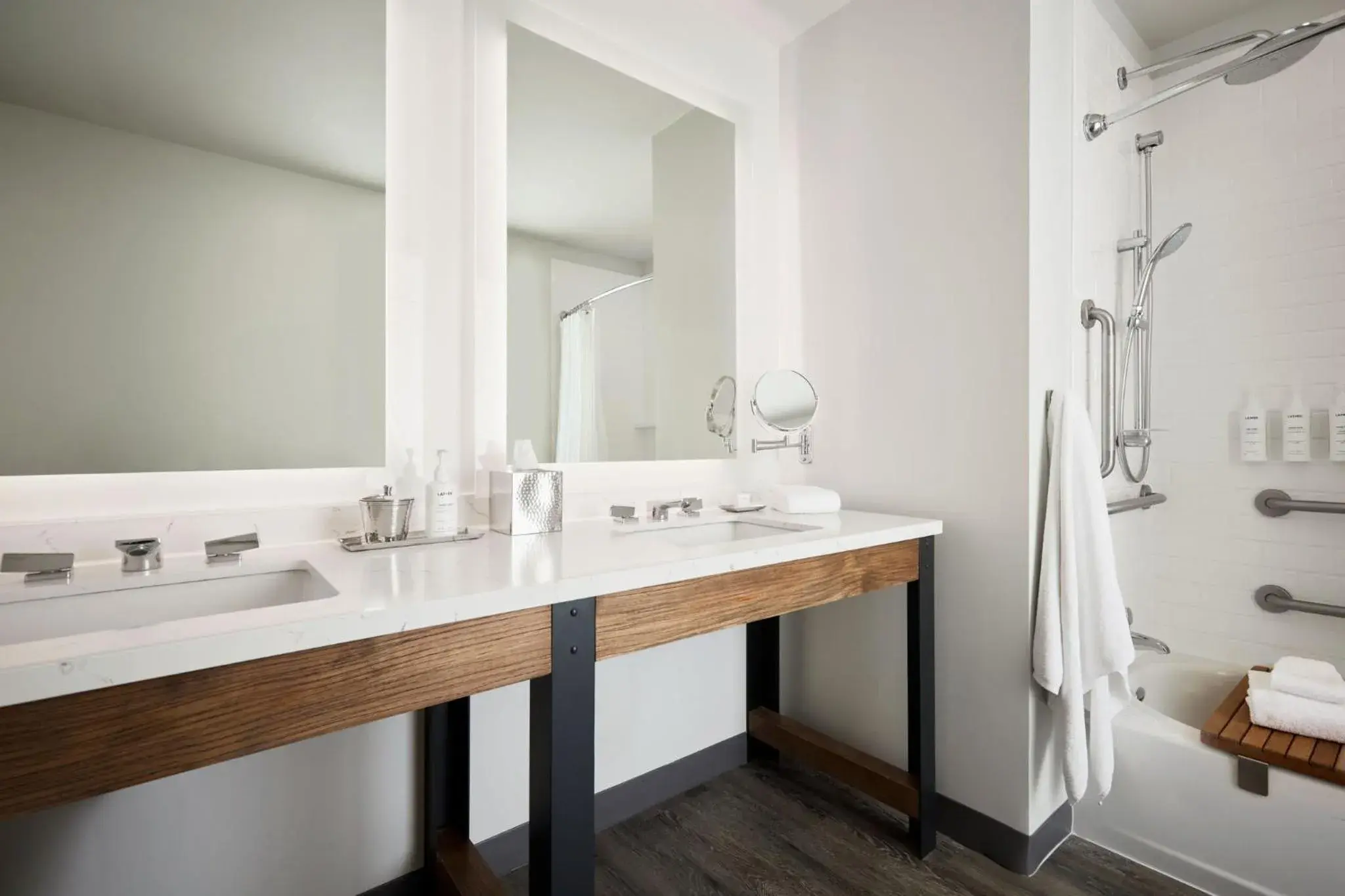 Double King Mobility-Accessible Guest Room With Tub in Archer Hotel Florham Park Double King Mobility-Accessible Guest Room With Tub in Archer Hotel Florham Park