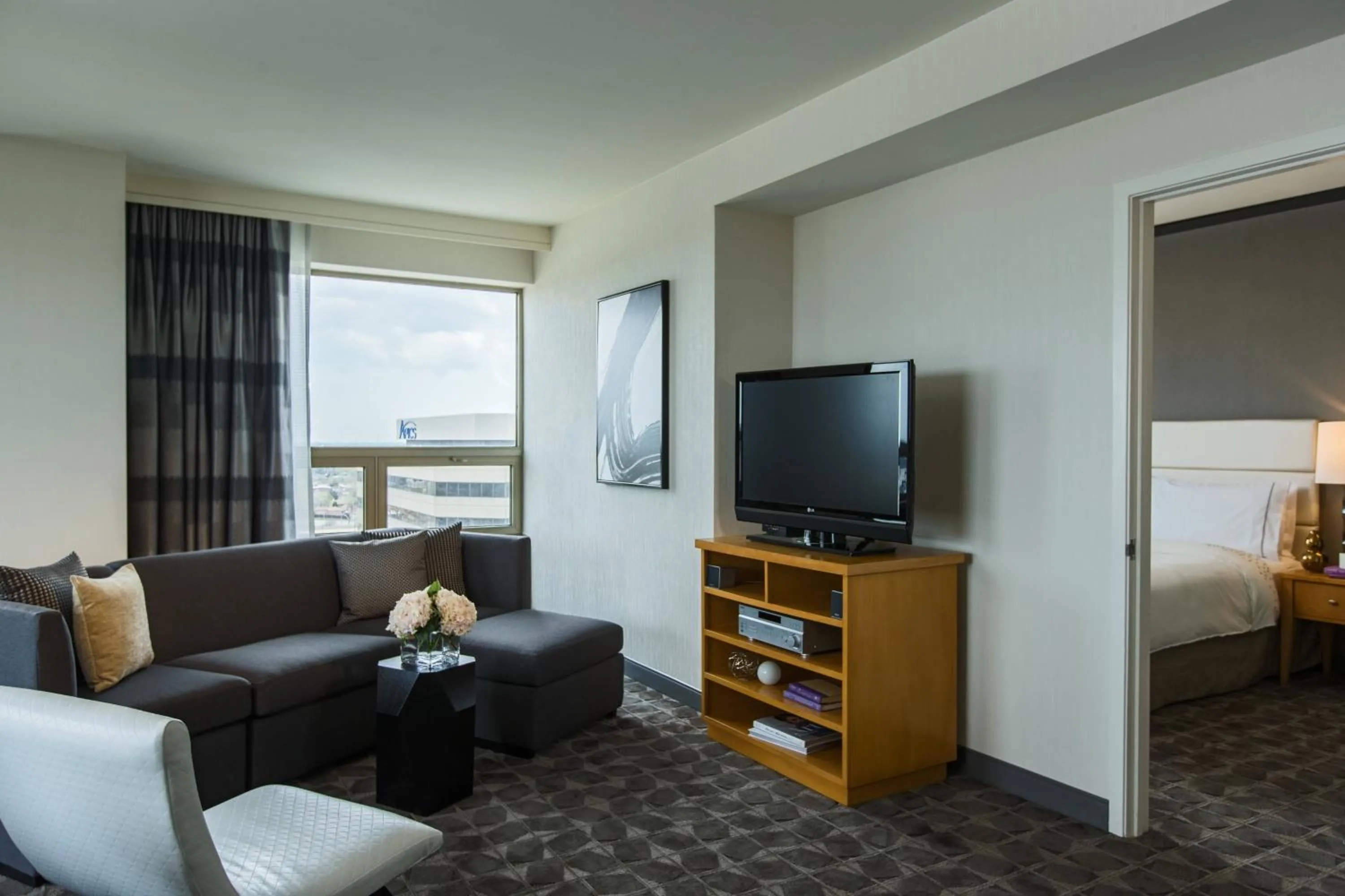 Living room in Renaissance Chicago O'Hare Suites Hotel