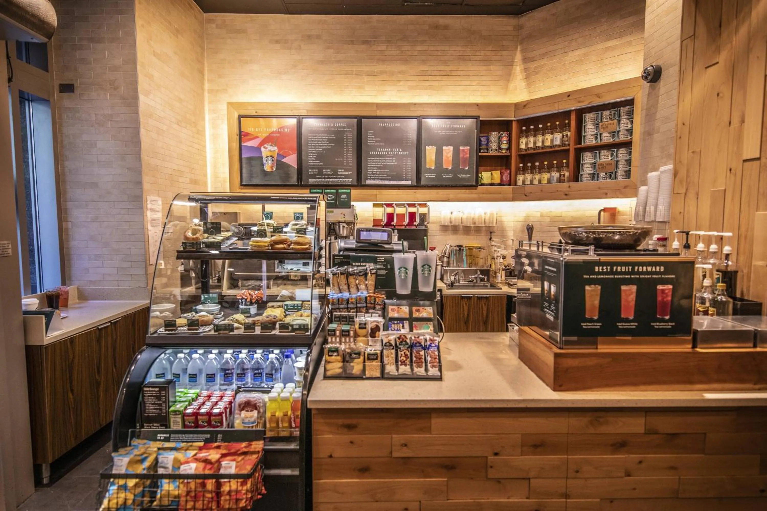 Restaurant/places to eat in Courtyard Chicago Downtown/Magnificent Mile