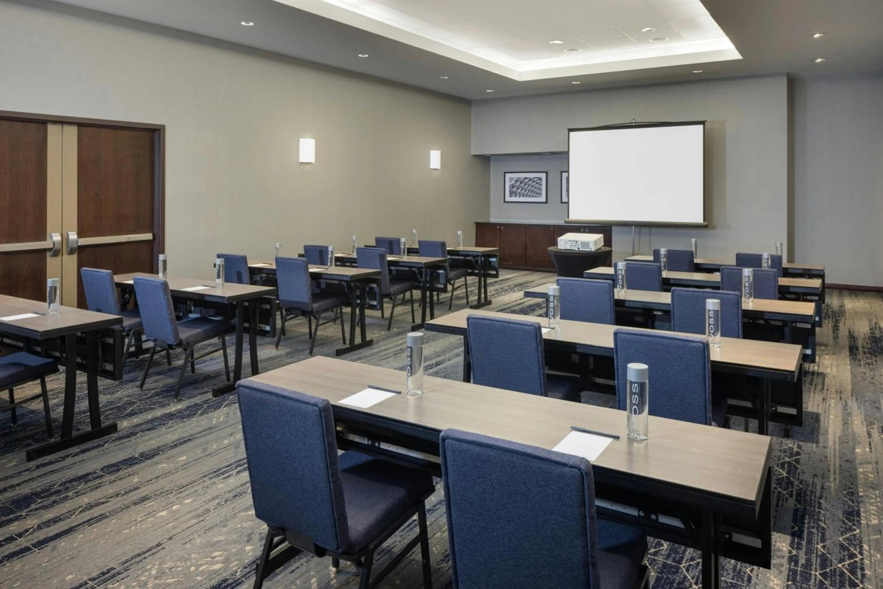 Meeting/conference room in Courtyard Chicago Downtown/Magnificent Mile