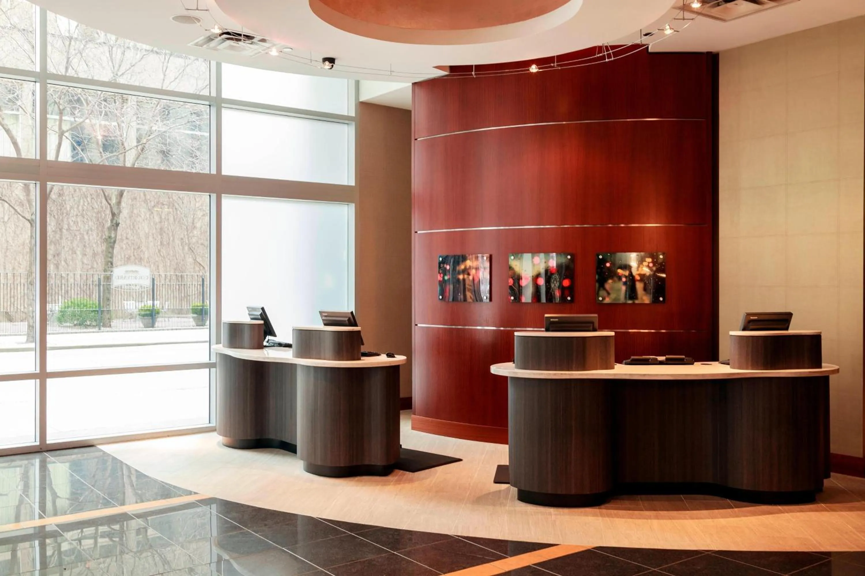 Lobby or reception in Courtyard Chicago Downtown/Magnificent Mile