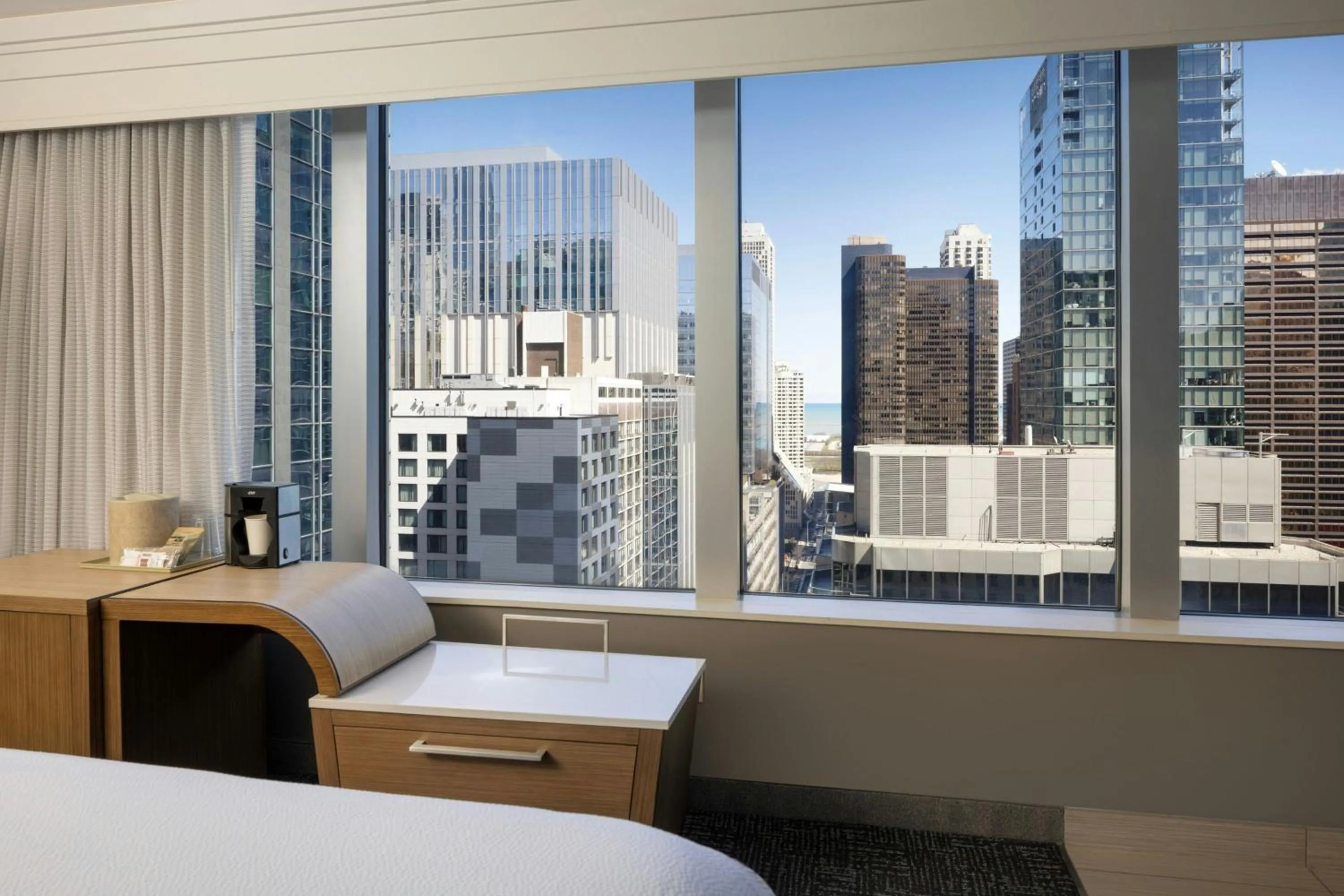 Photo of the whole room, Bed in Courtyard Chicago Downtown/Magnificent Mile