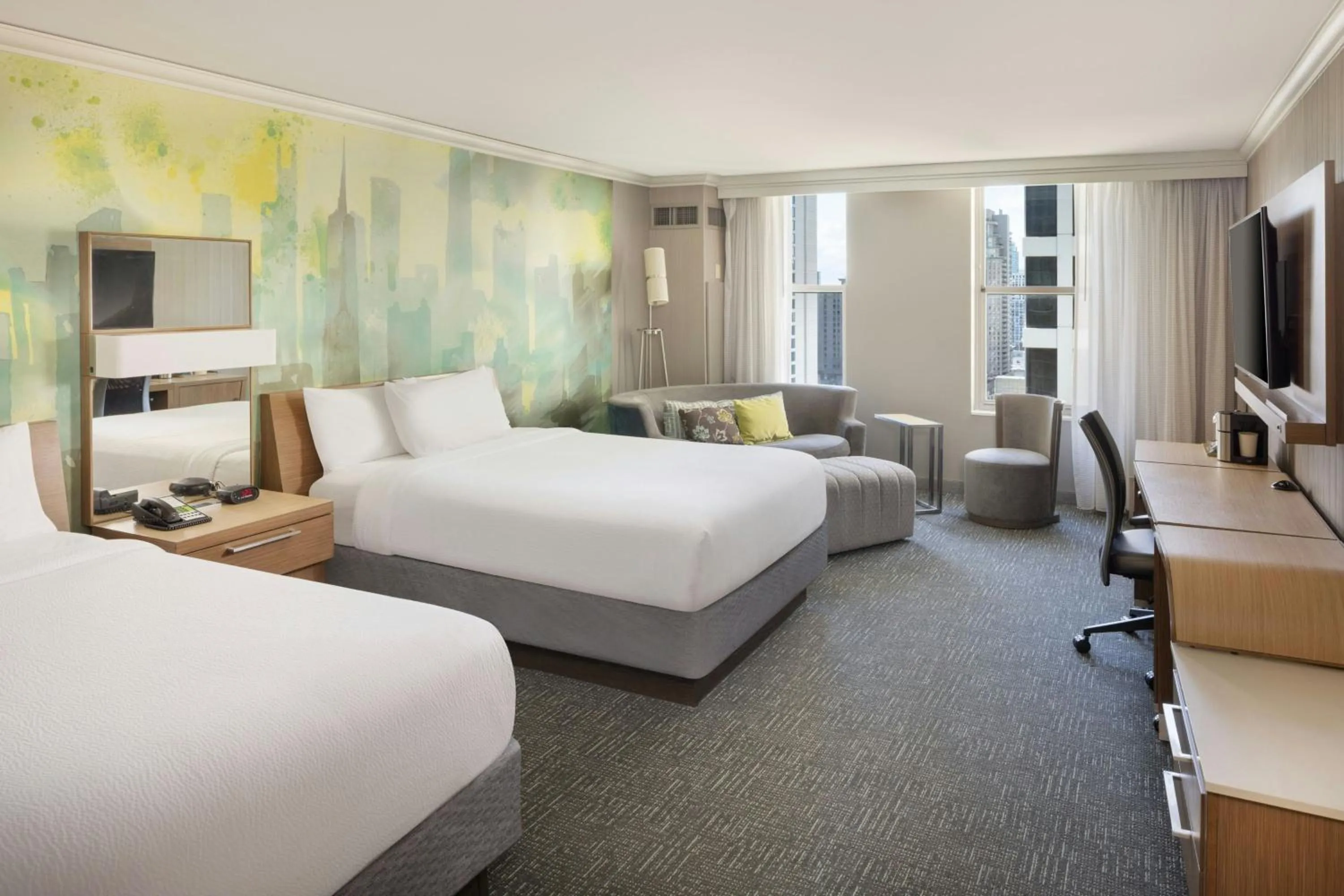 Photo of the whole room, Bed in Courtyard Chicago Downtown/Magnificent Mile