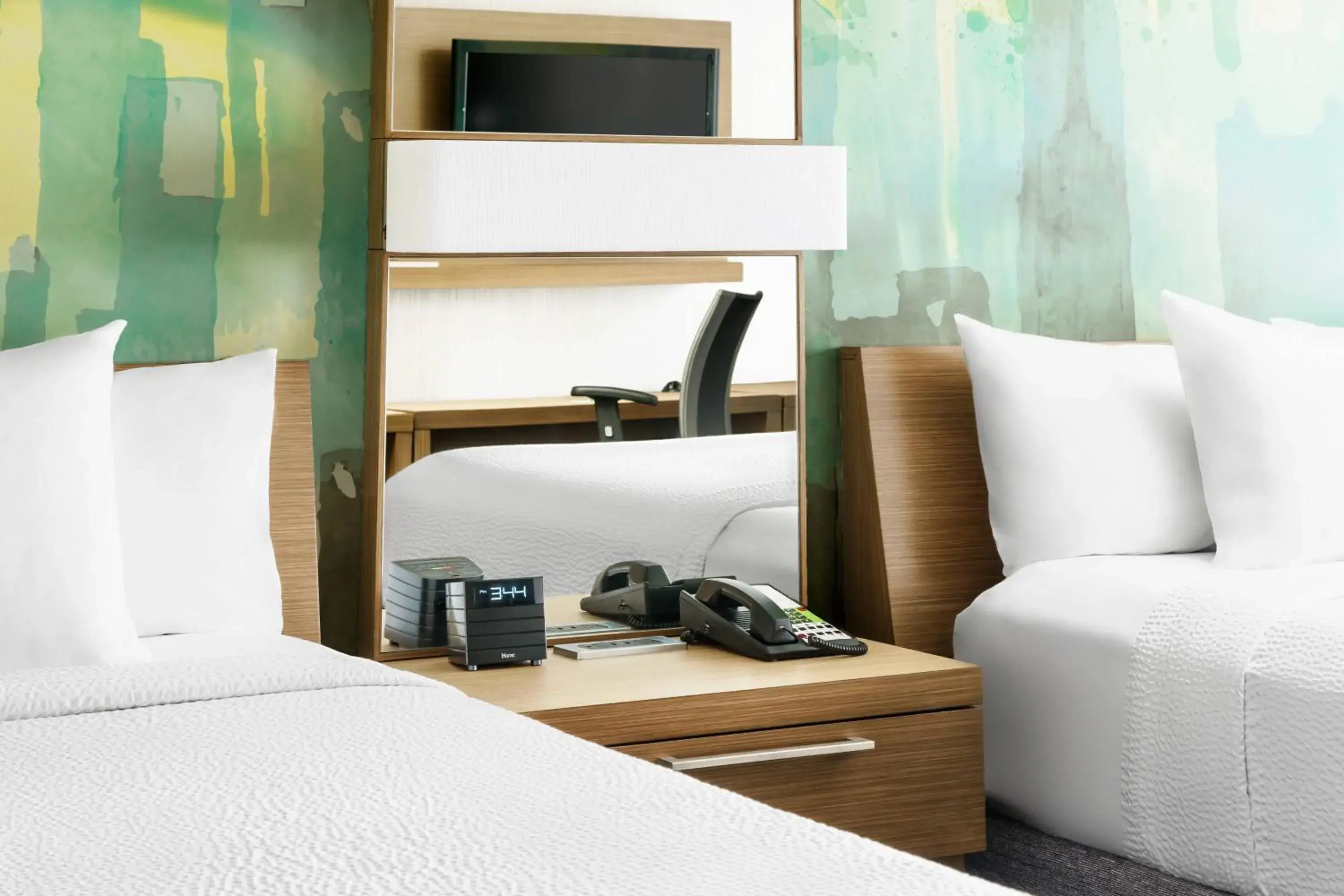 Queen Room with Two Queen Beds - High Floor in Courtyard Chicago Downtown/Magnificent Mile Queen Room with Two Queen Beds - High Floor in Courtyard Chicago Downtown/Magnificent Mile