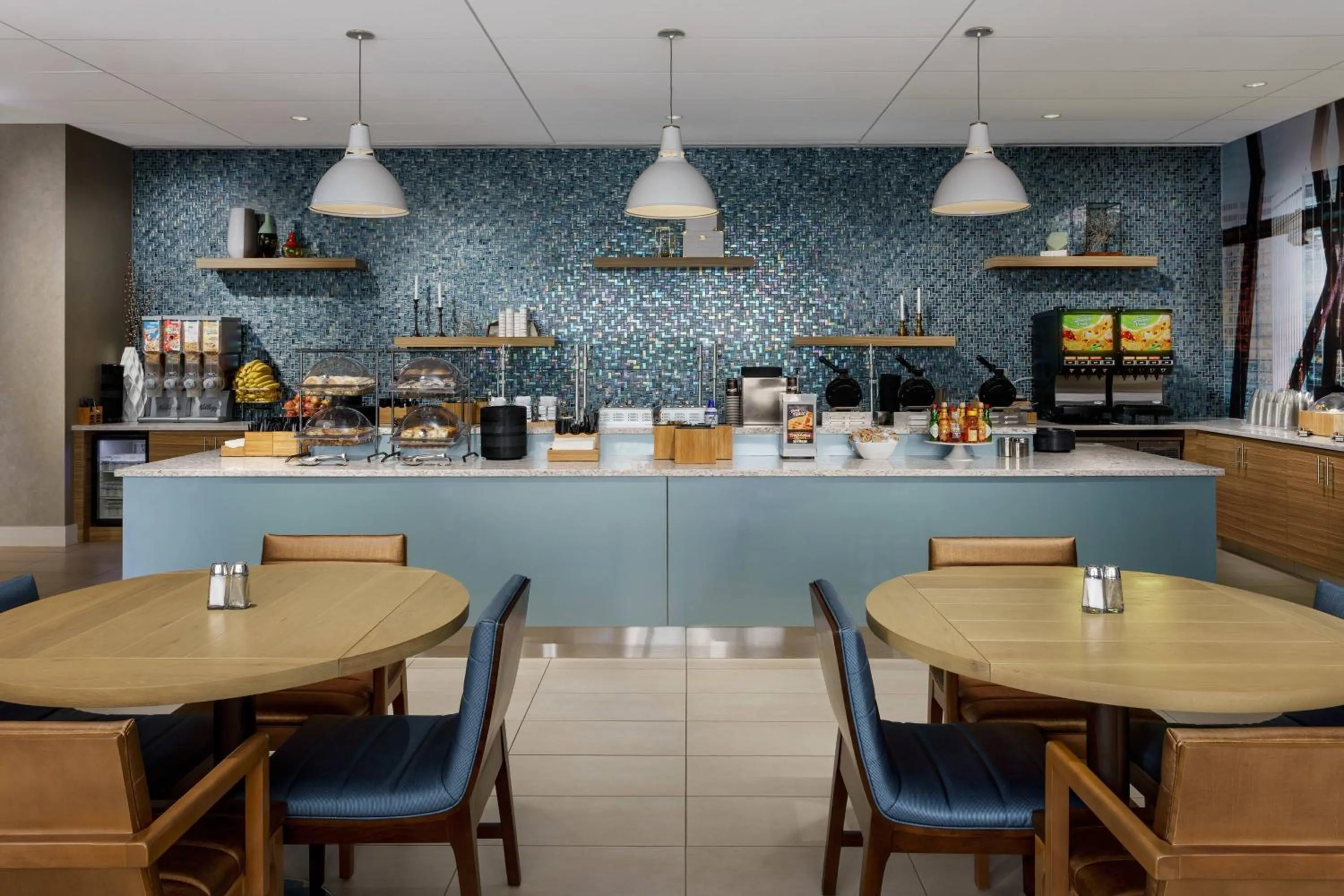 Breakfast in SpringHill Suites Chicago Downtown/River North