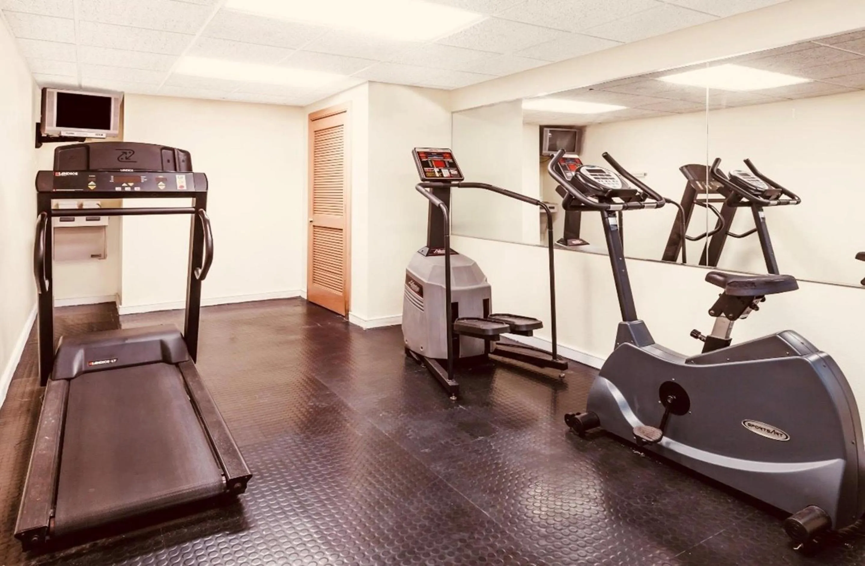 Fitness centre/facilities in SureStay by Best Western Irving Grapevine DFW North