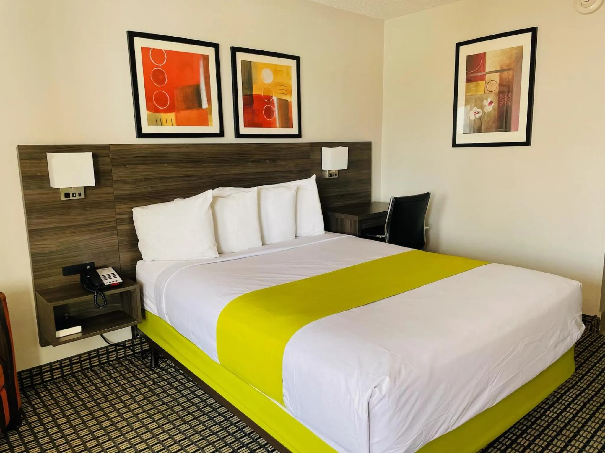 Bed in Days Inn by Wyndham Irving Grapevine DFW Airport North