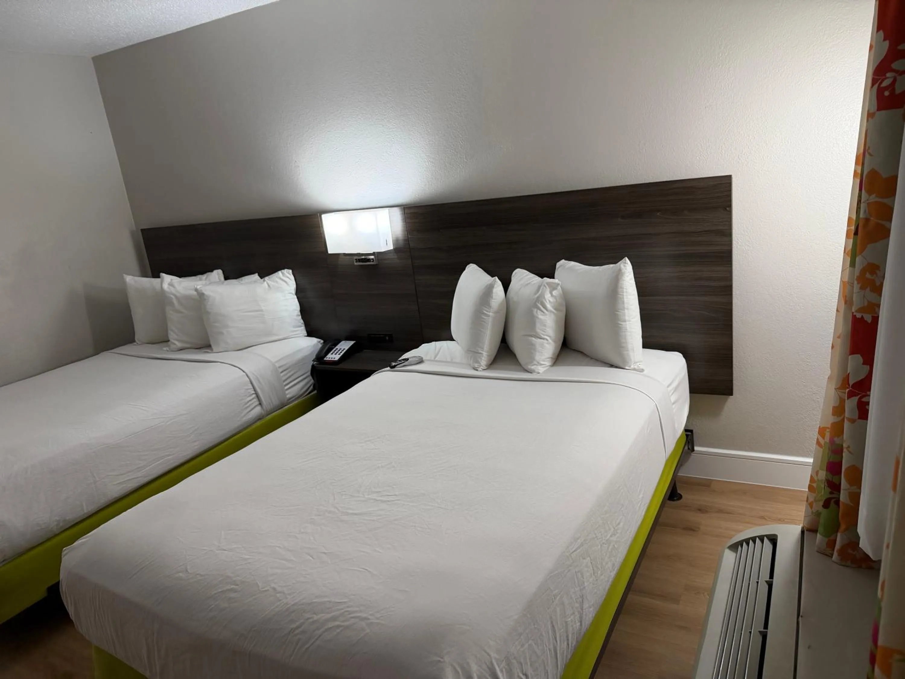 Bed in SureStay by Best Western Irving Grapevine DFW North