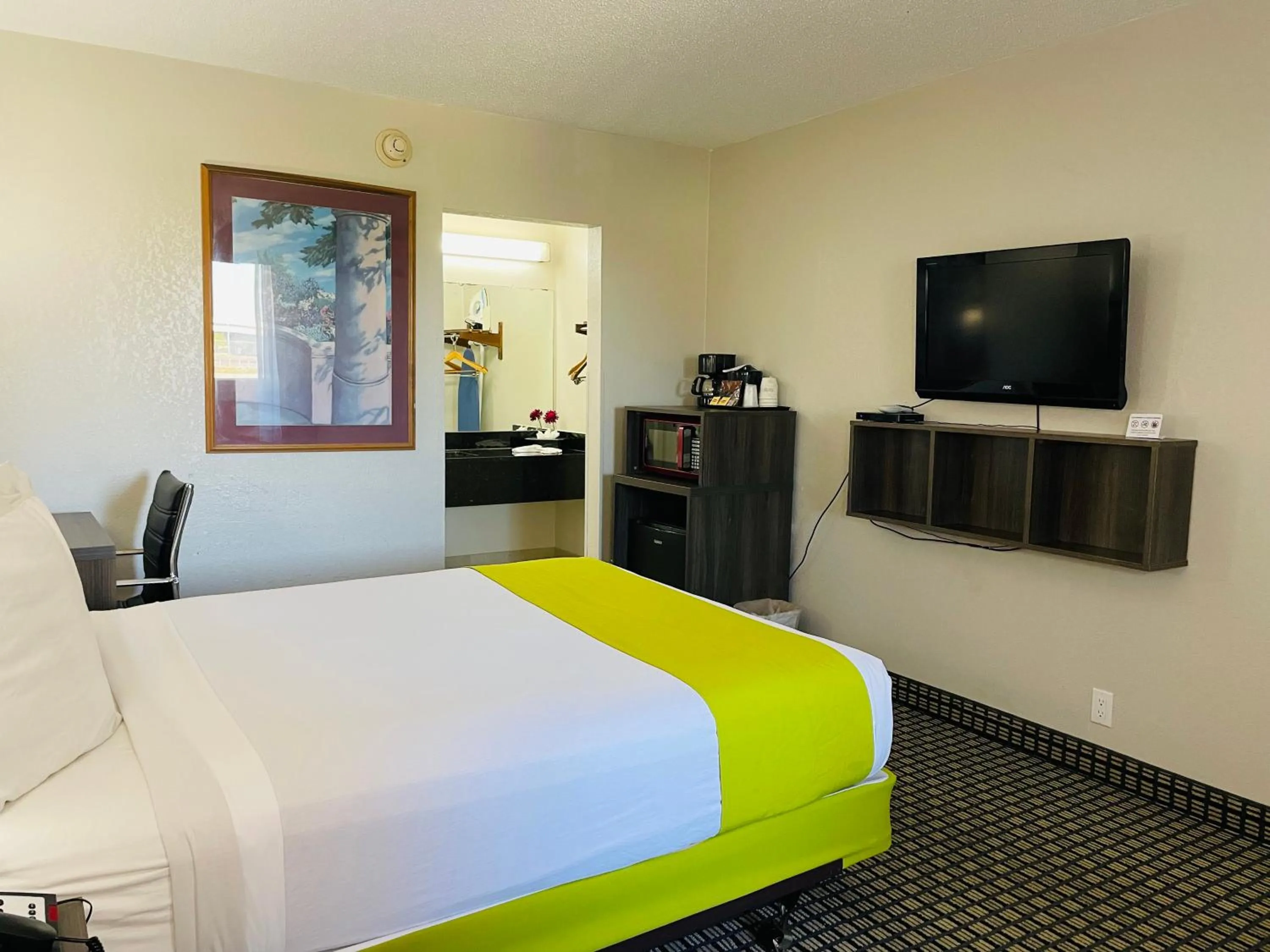 Bed in Days Inn by Wyndham Irving Grapevine DFW Airport North