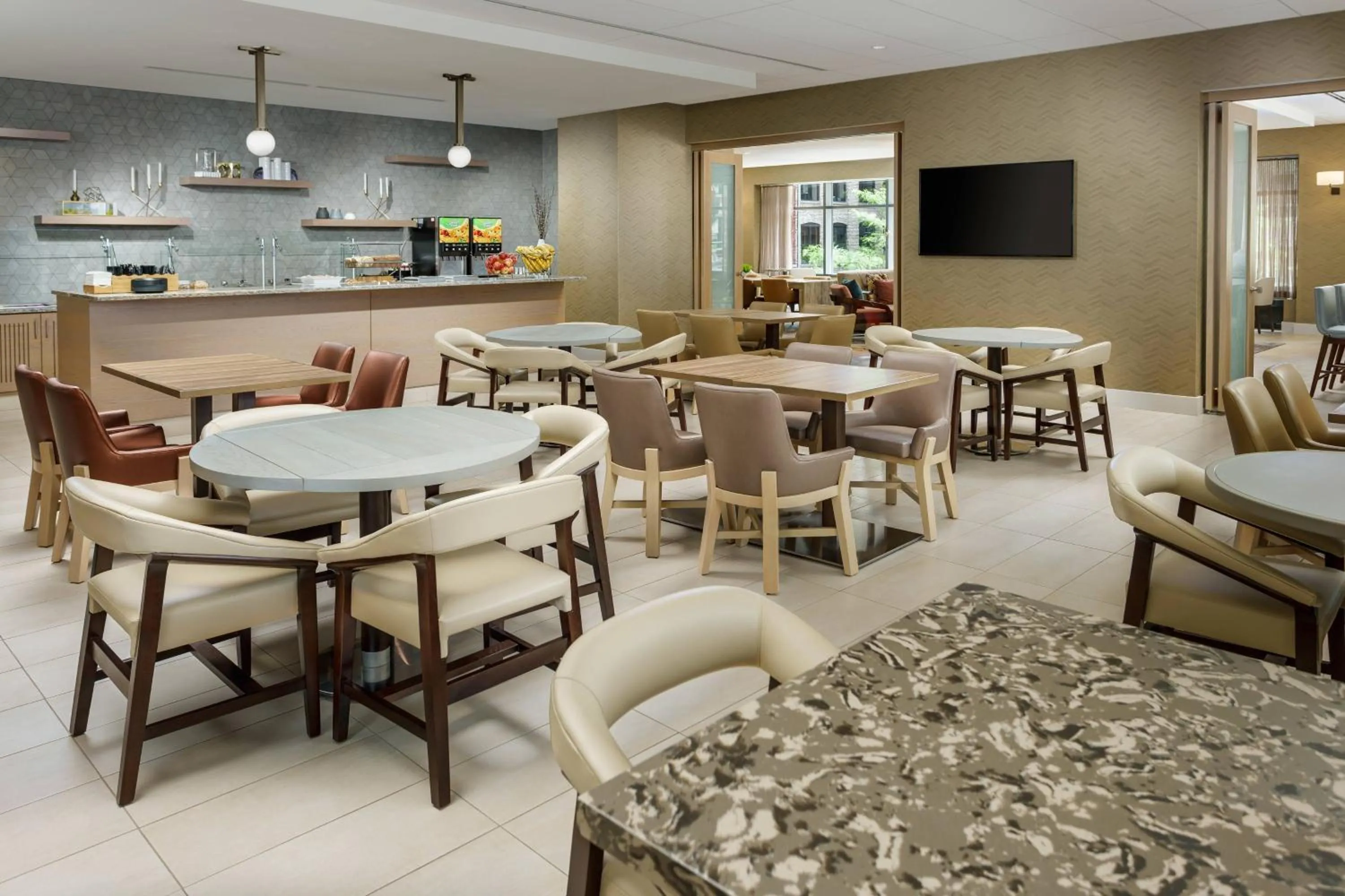 Breakfast in Residence Inn by Marriott Chicago Downtown/River North