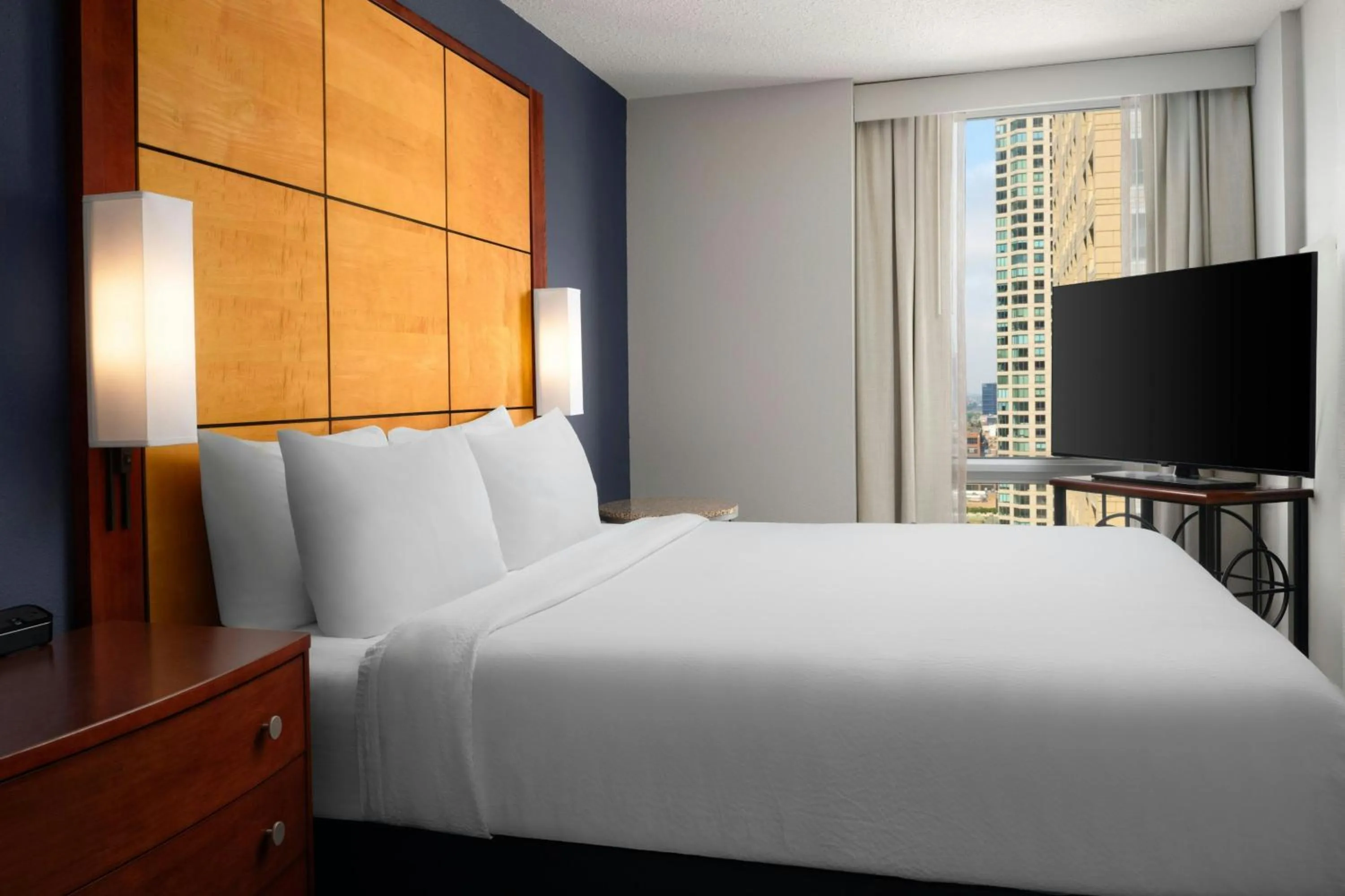 Bedroom, Bed in Residence Inn by Marriott Chicago Downtown/River North
