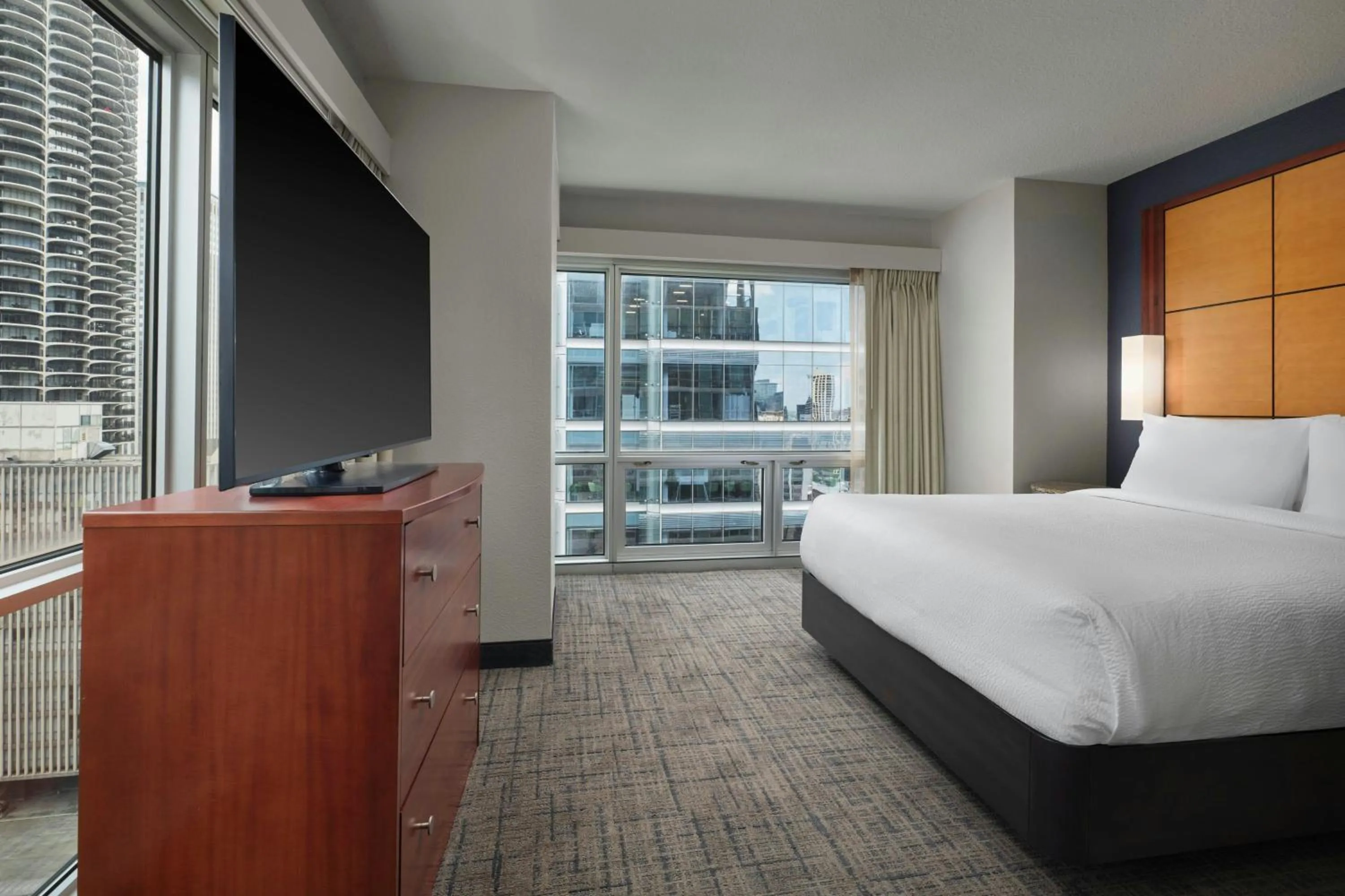 Bedroom, Bed in Residence Inn by Marriott Chicago Downtown/River North